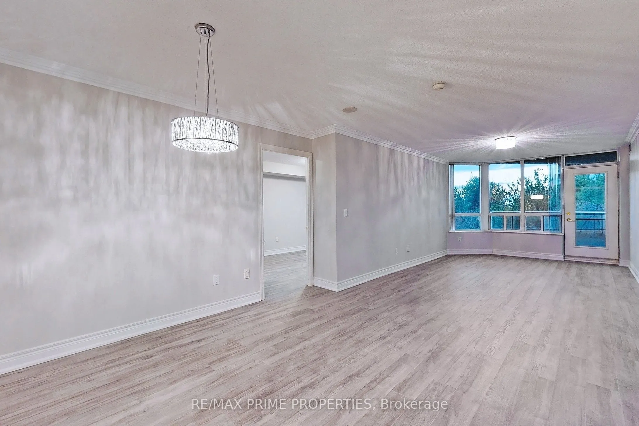 89 Skymark Drive #310