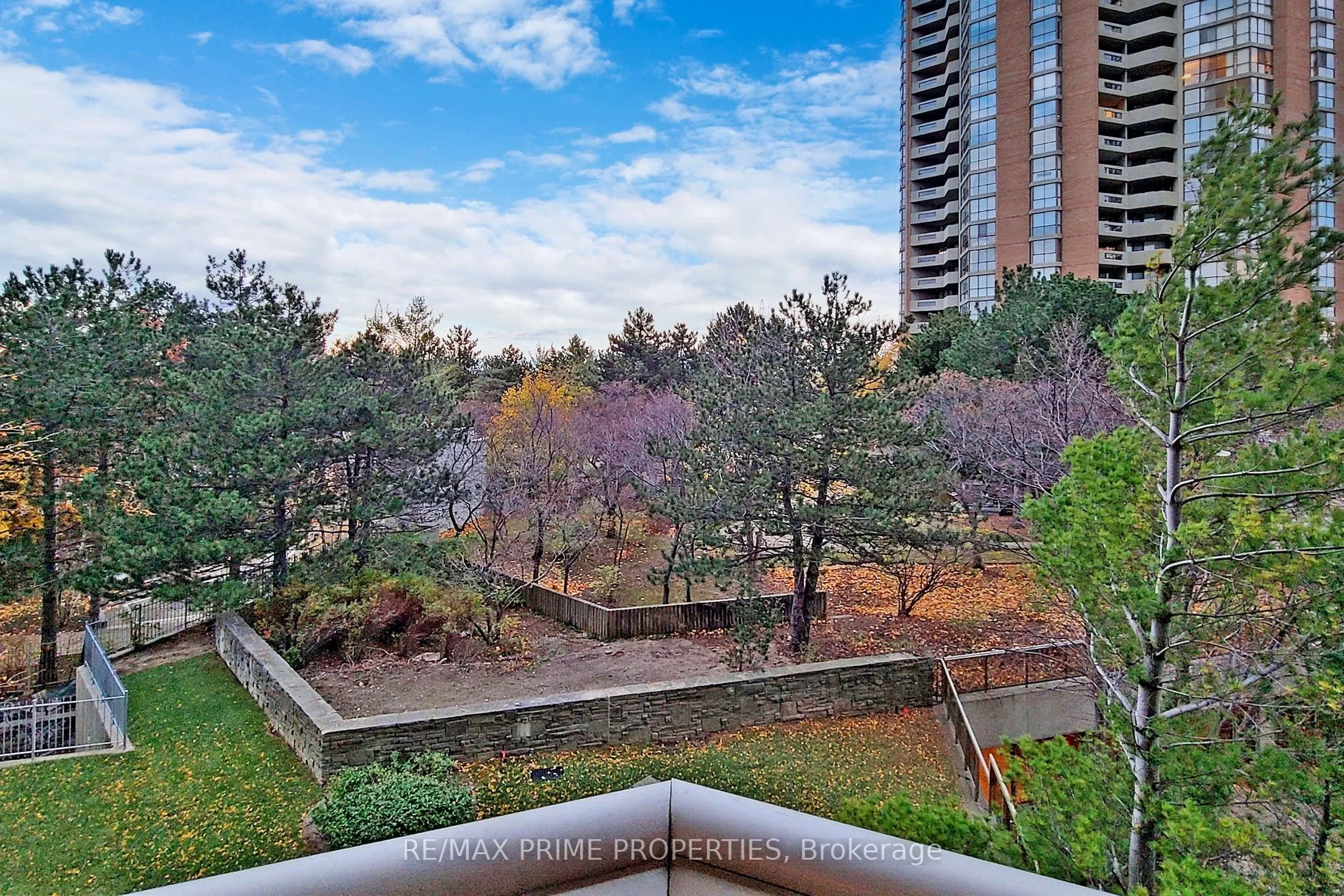 89 Skymark Drive #310