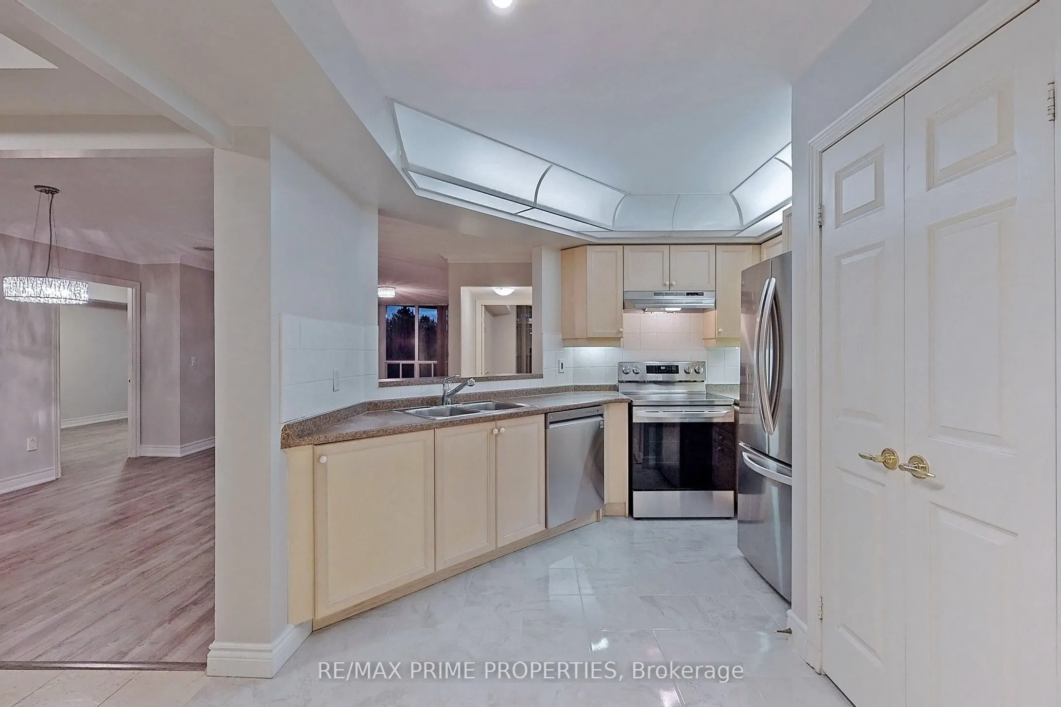 89 Skymark Drive #310