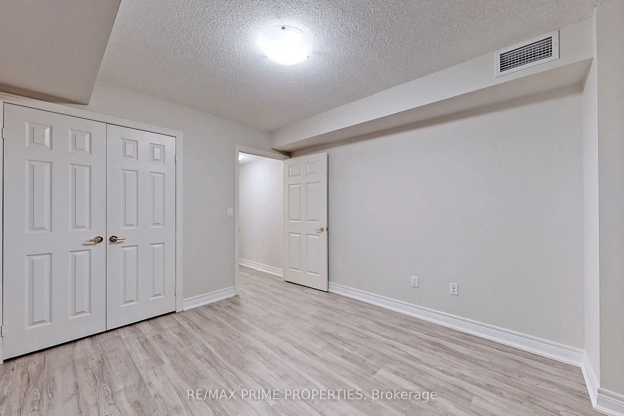 89 Skymark Drive #310