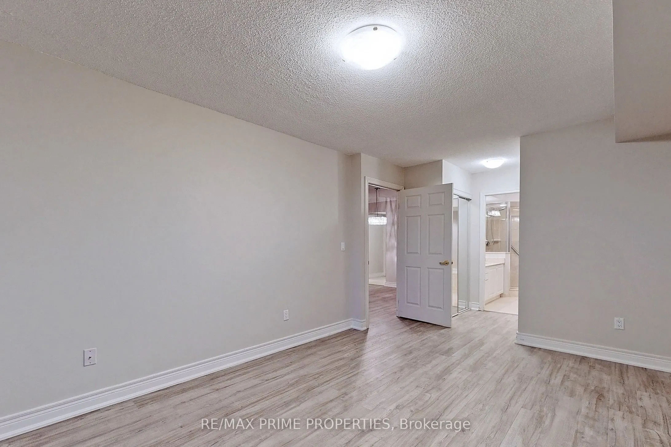 89 Skymark Drive #310