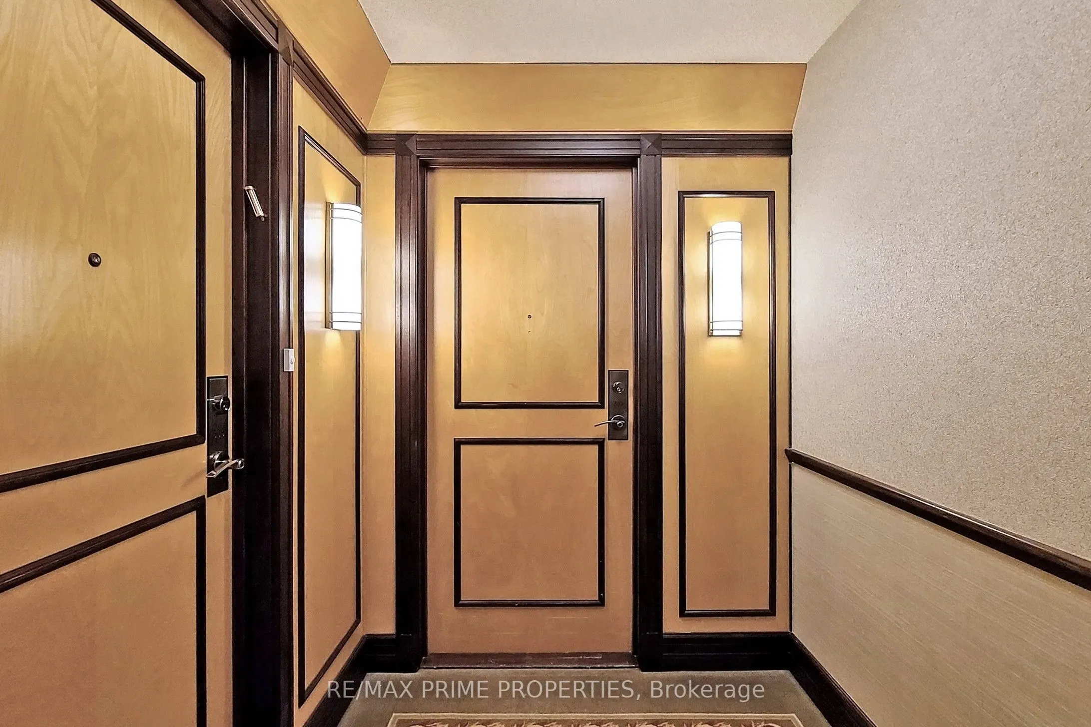 89 Skymark Drive #310