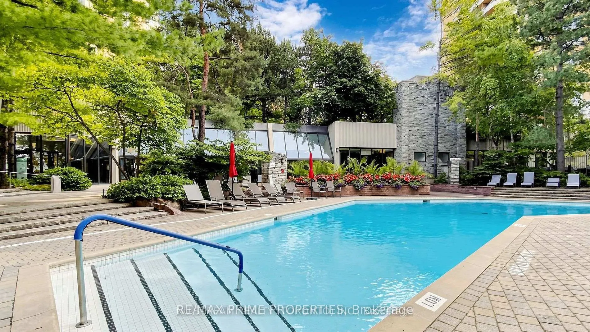 89 Skymark Drive #310