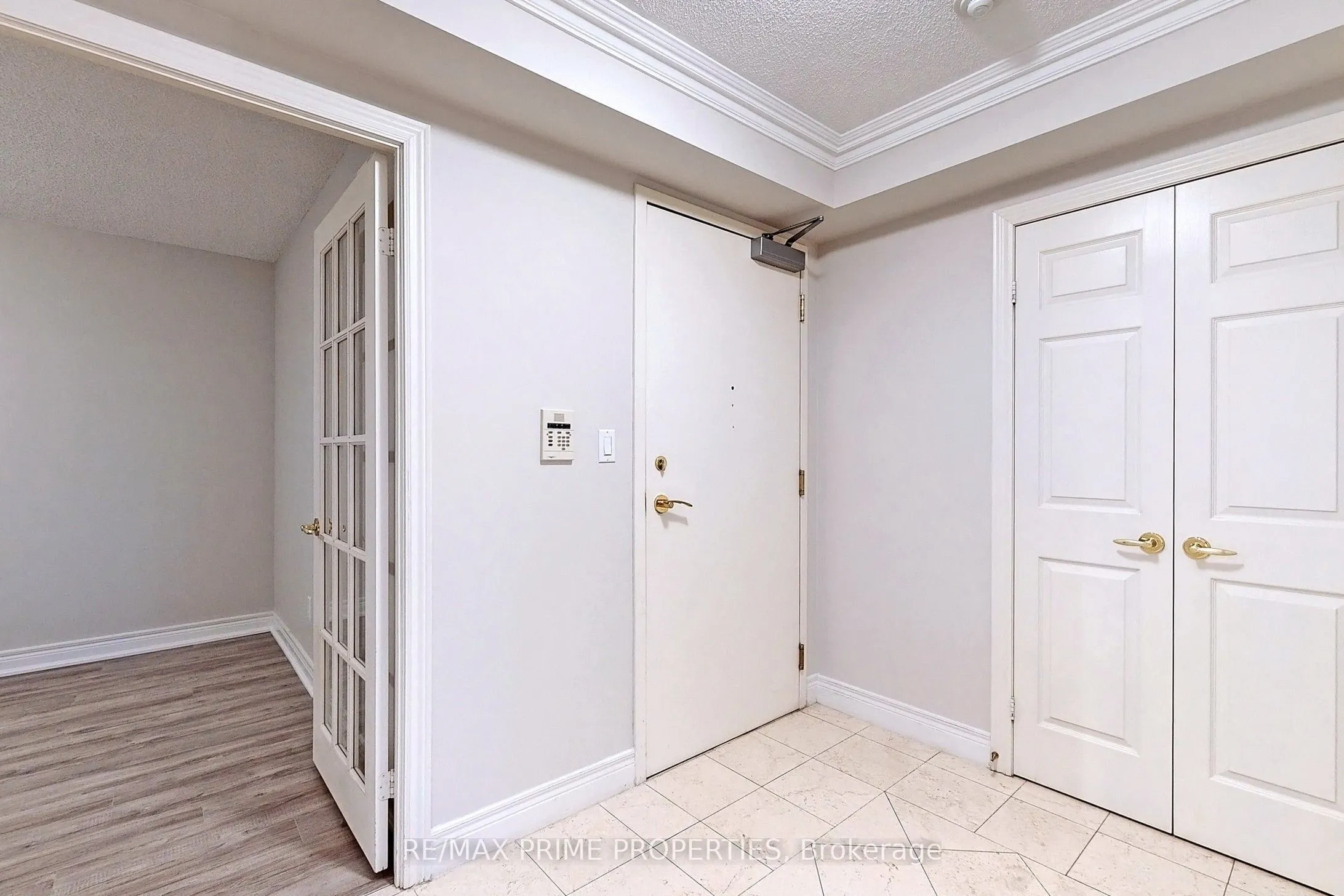 89 Skymark Drive #310
