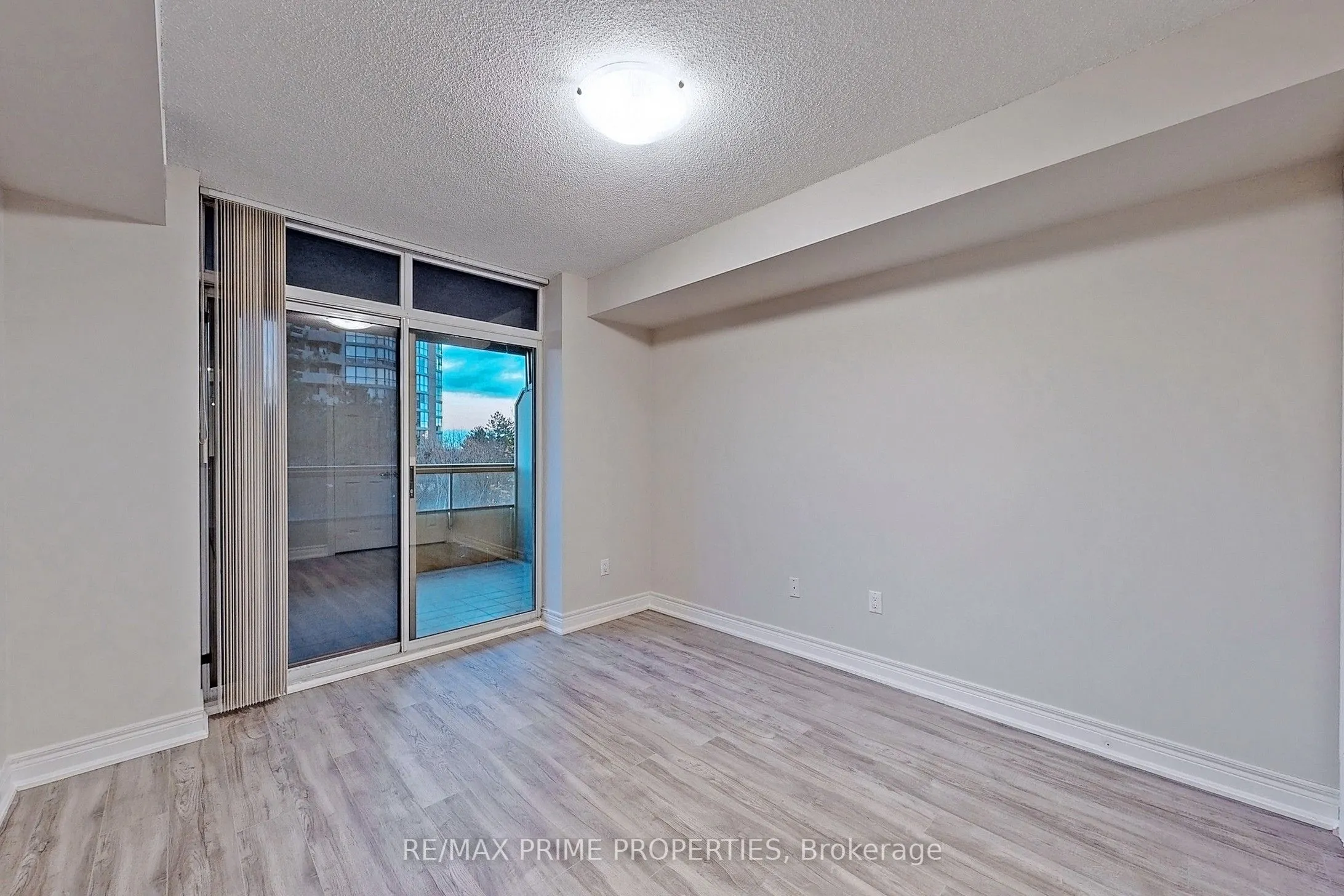 89 Skymark Drive #310