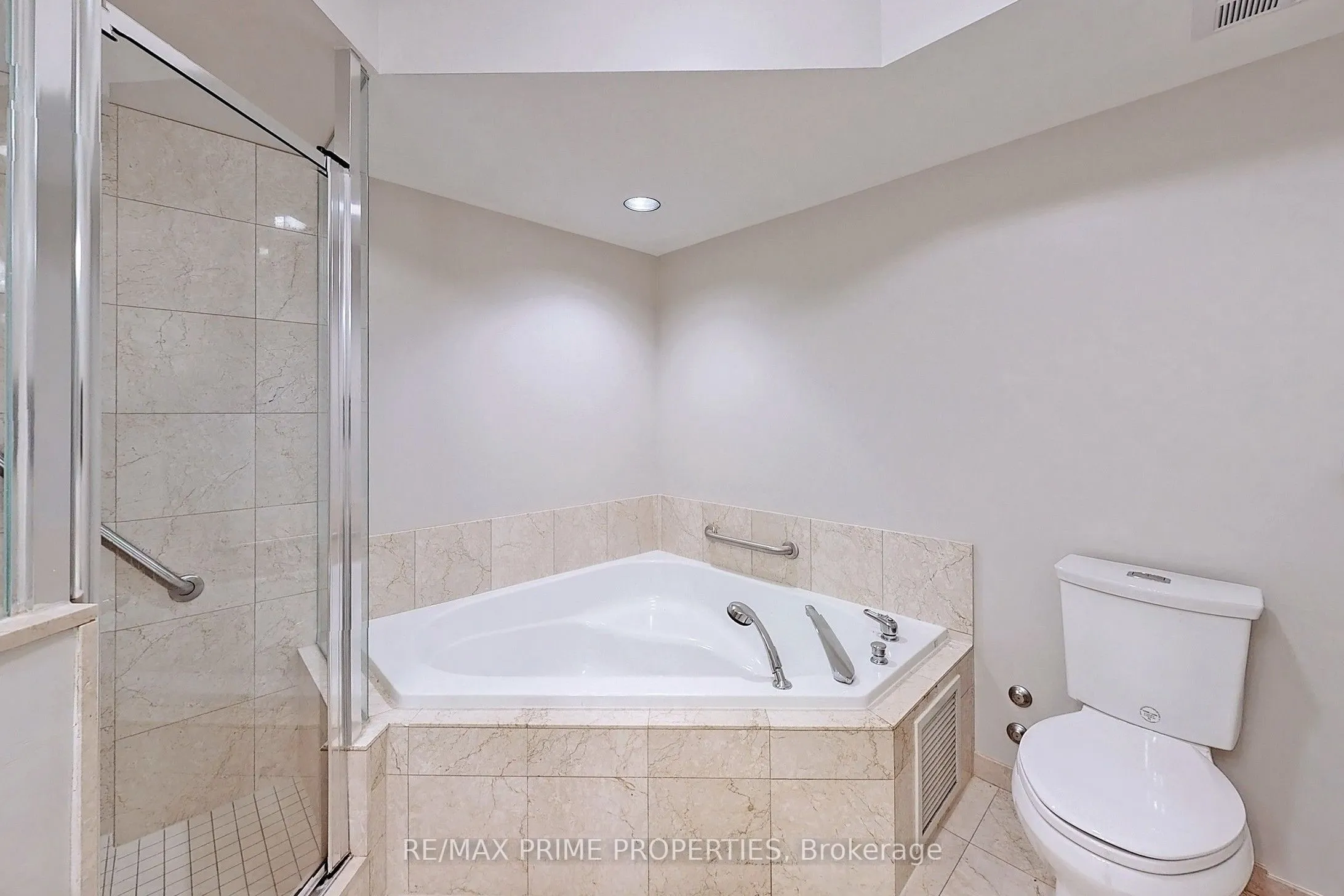 89 Skymark Drive #310