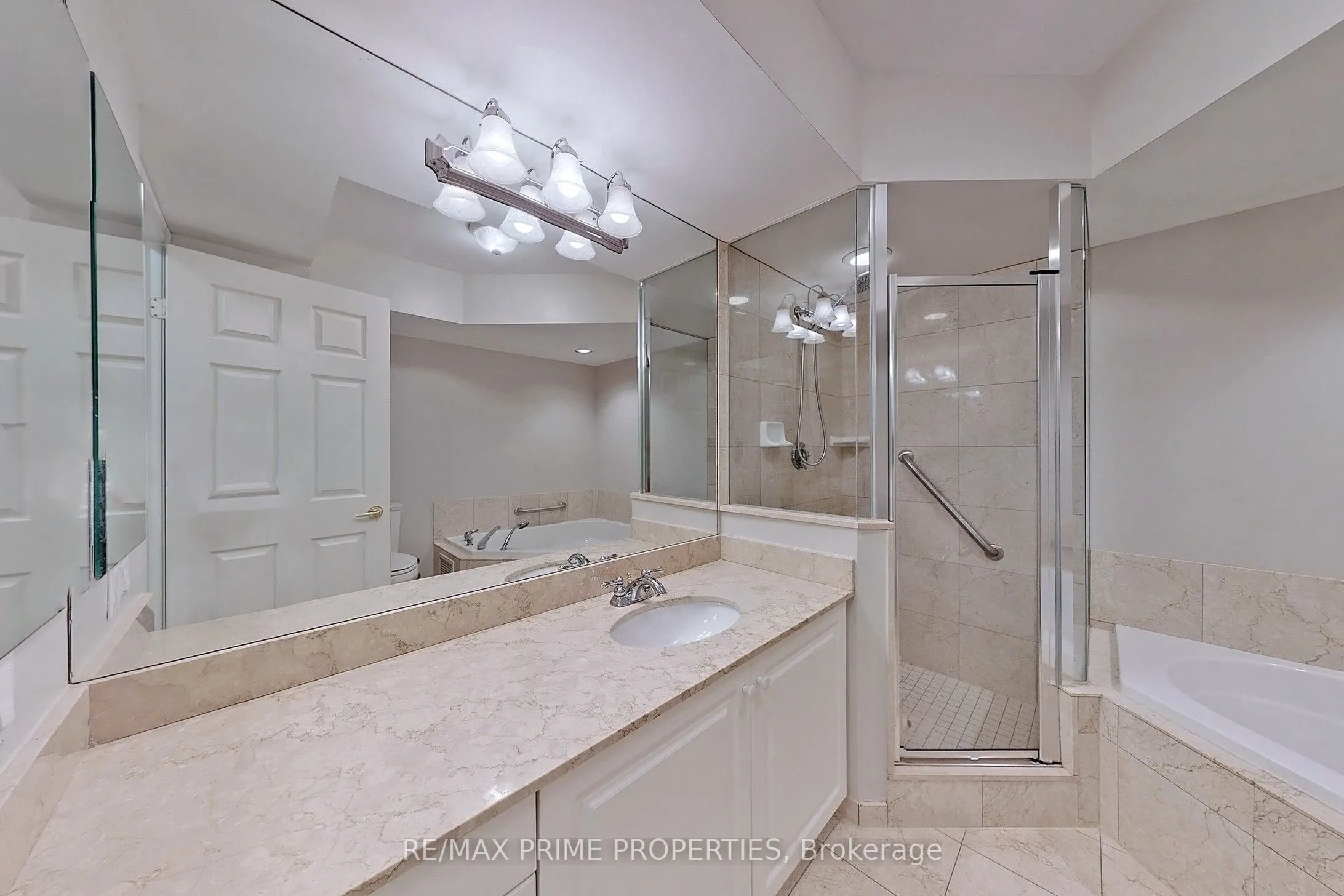 89 Skymark Drive #310