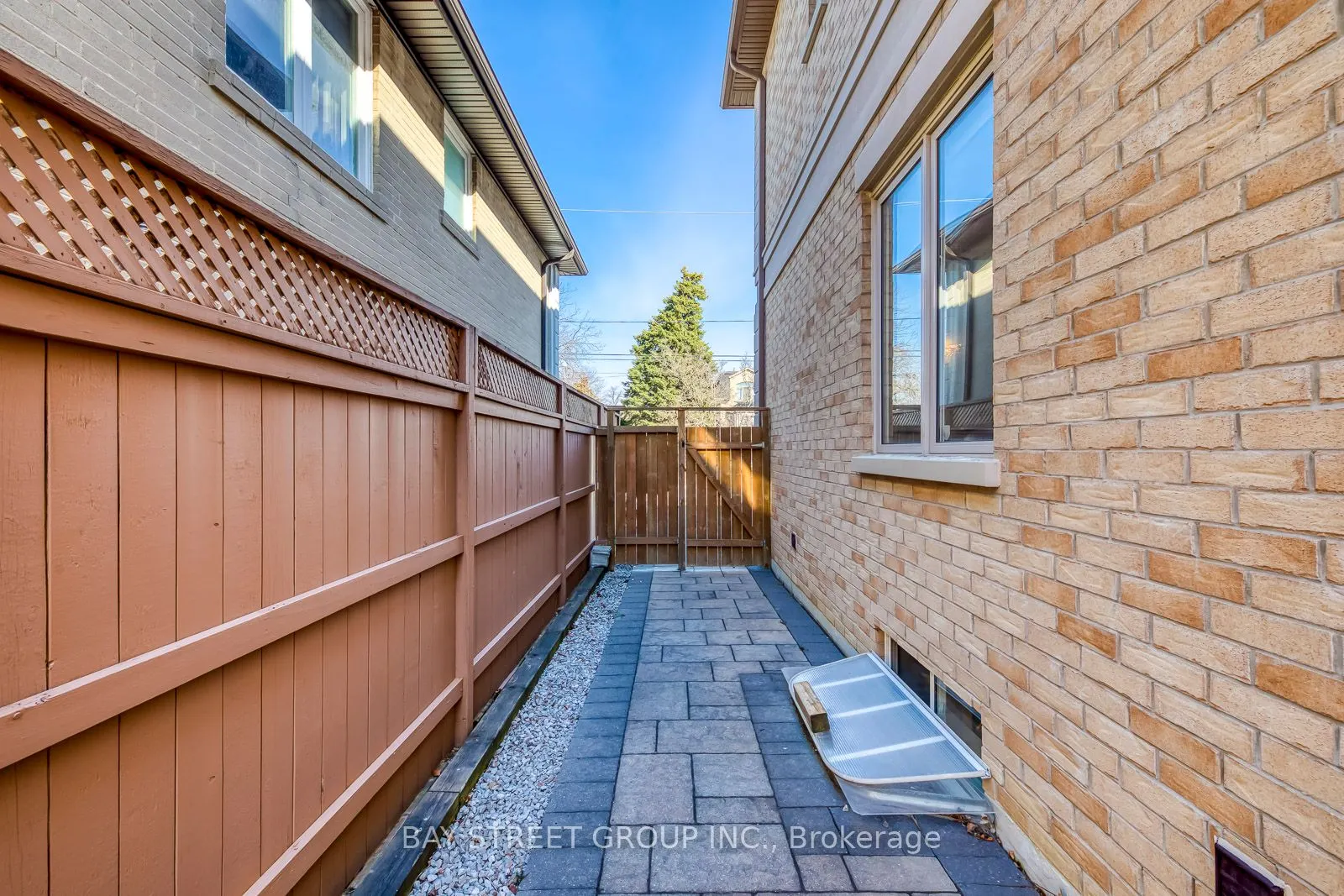 39 Foxwarren Drive