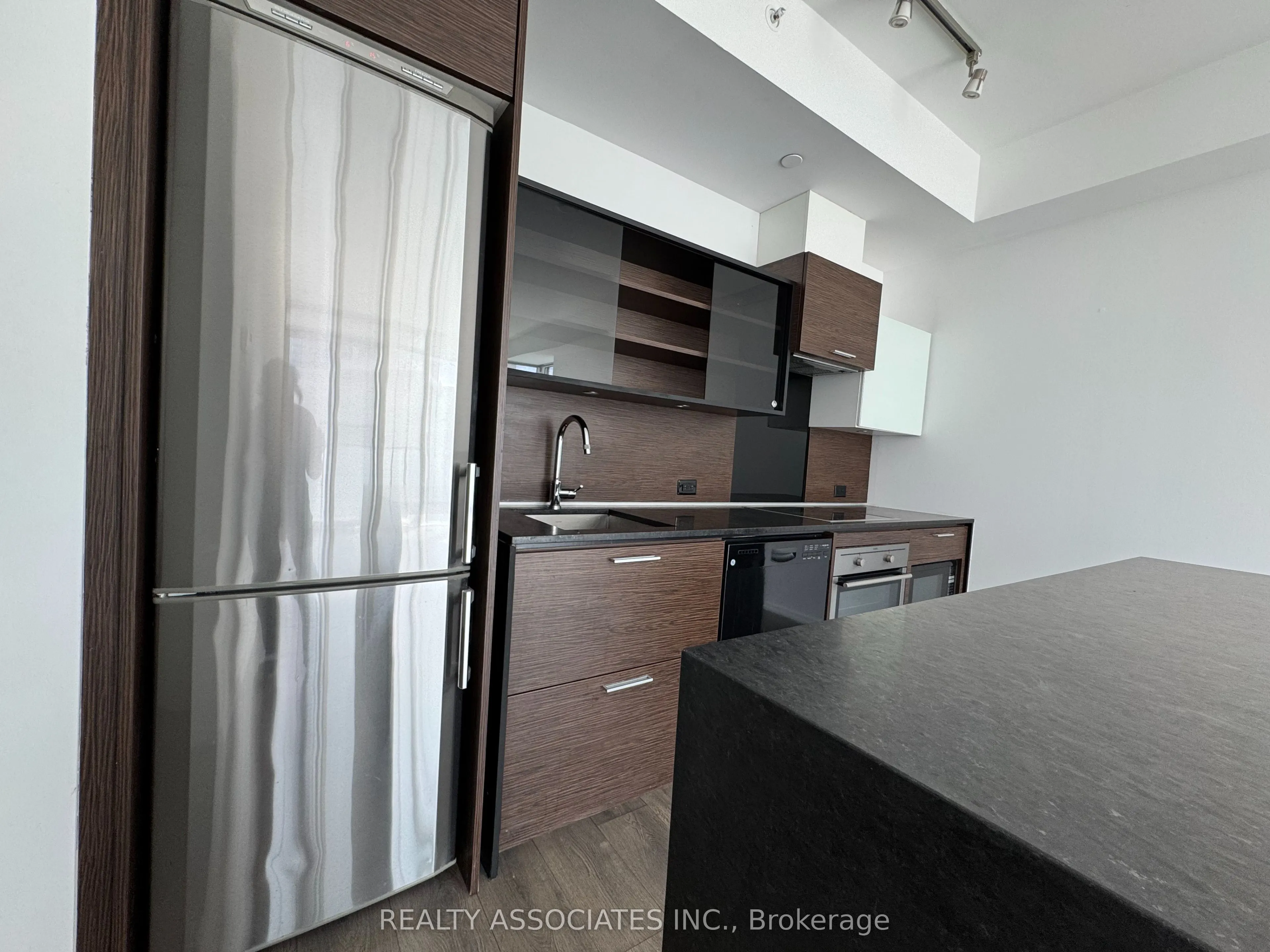 75 St Nicholas Street #2105