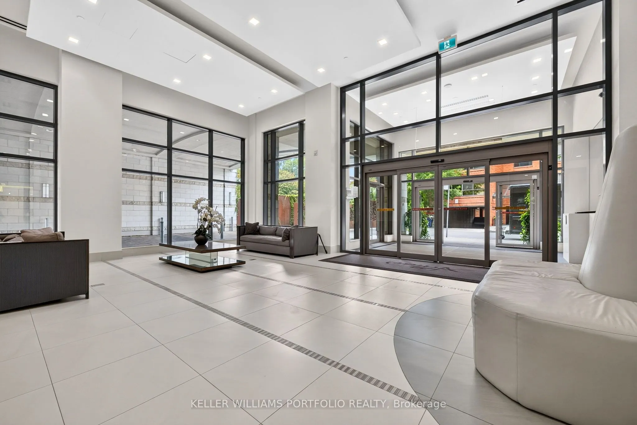 23 Glebe Road W #802