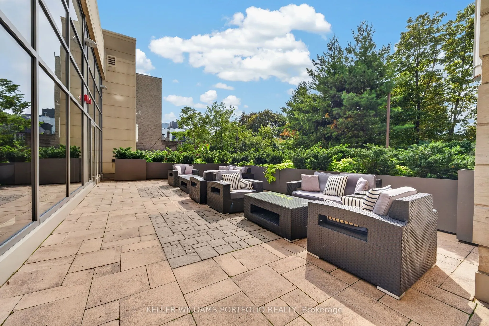 23 Glebe Road W #802