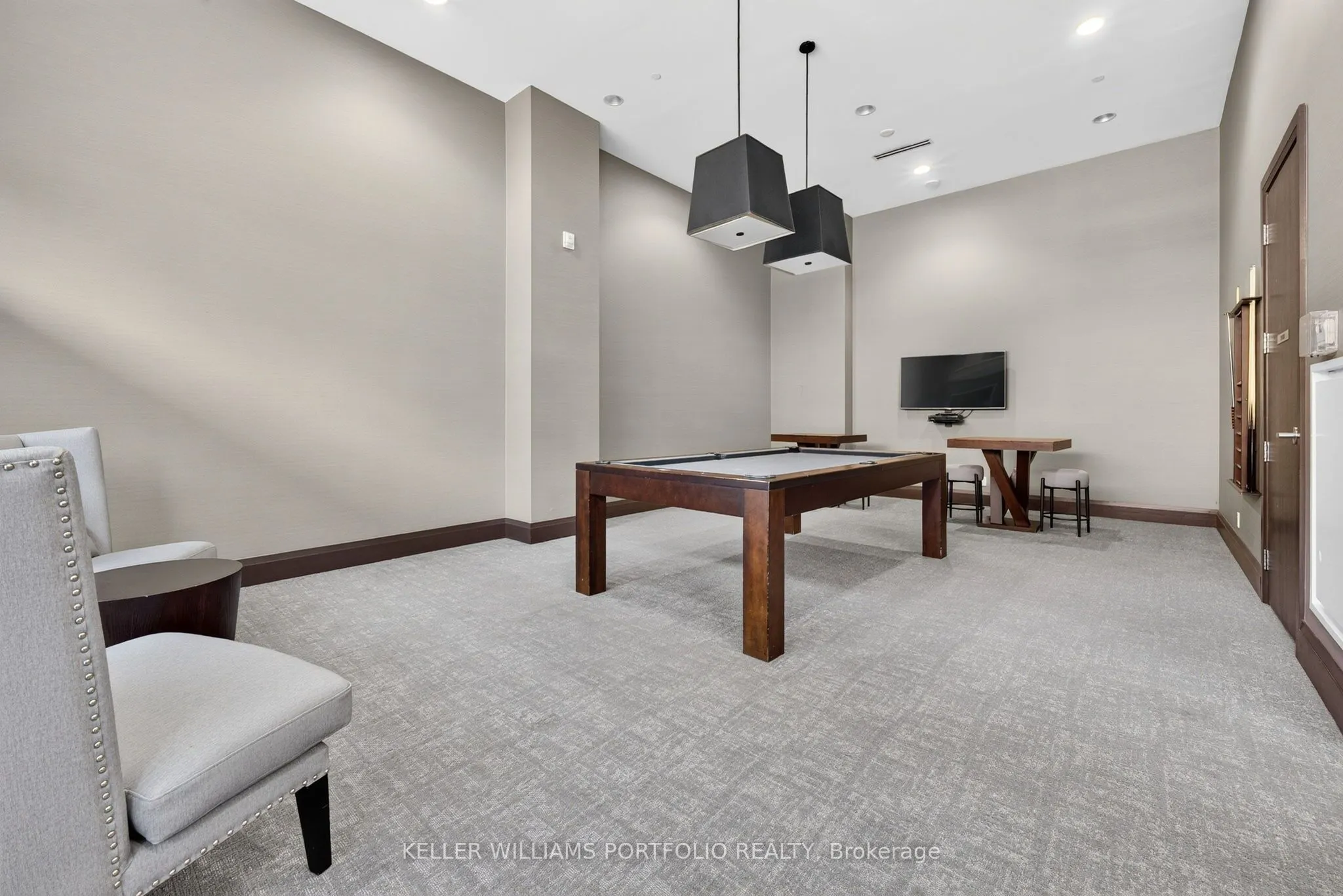 23 Glebe Road W #802