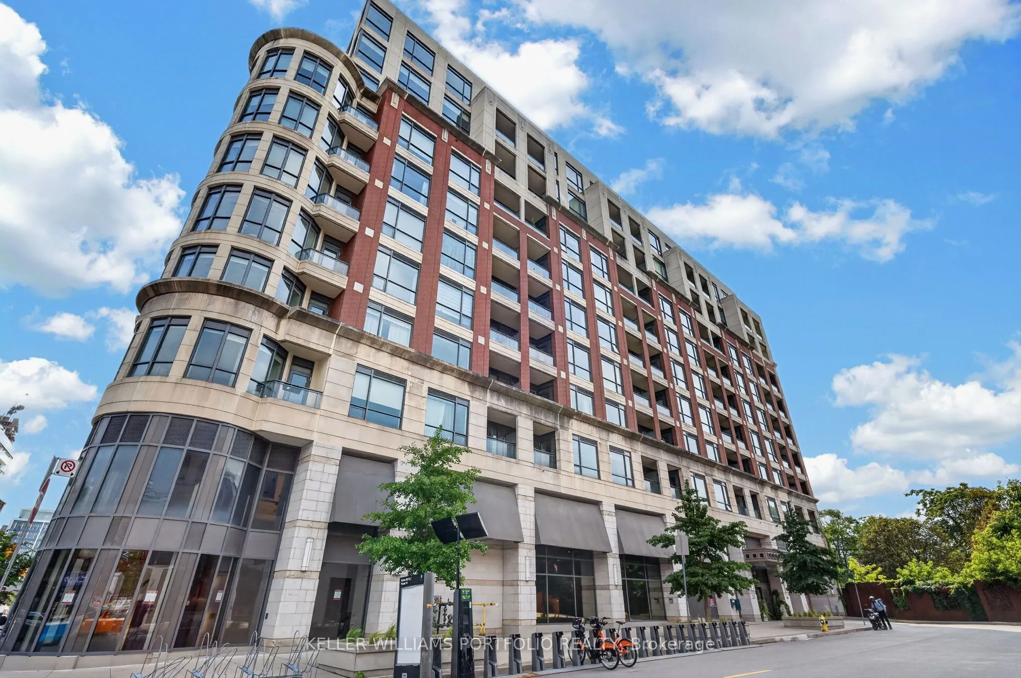 23 Glebe Road W #802