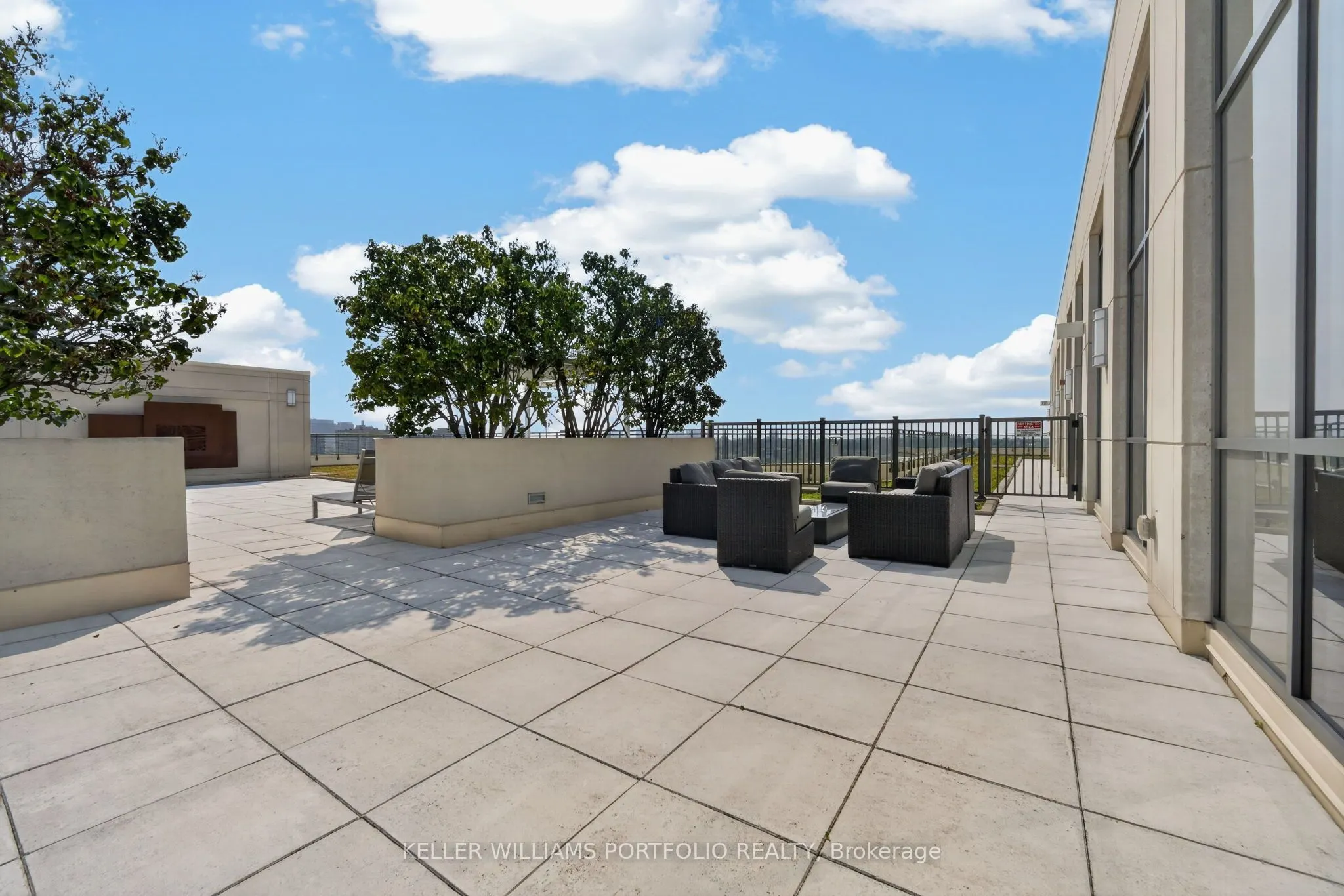 23 Glebe Road W #802