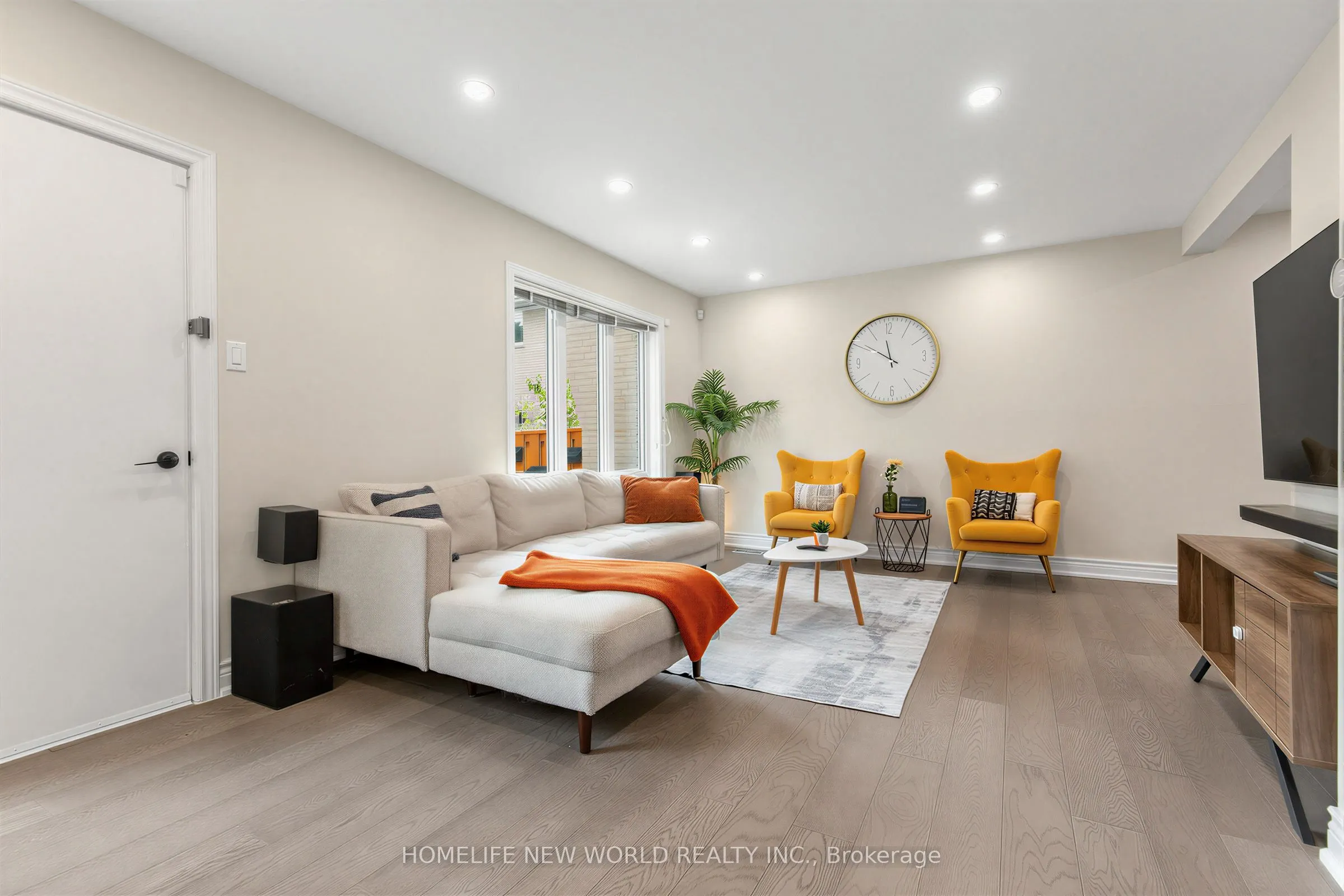 19 Liszt Gate #306