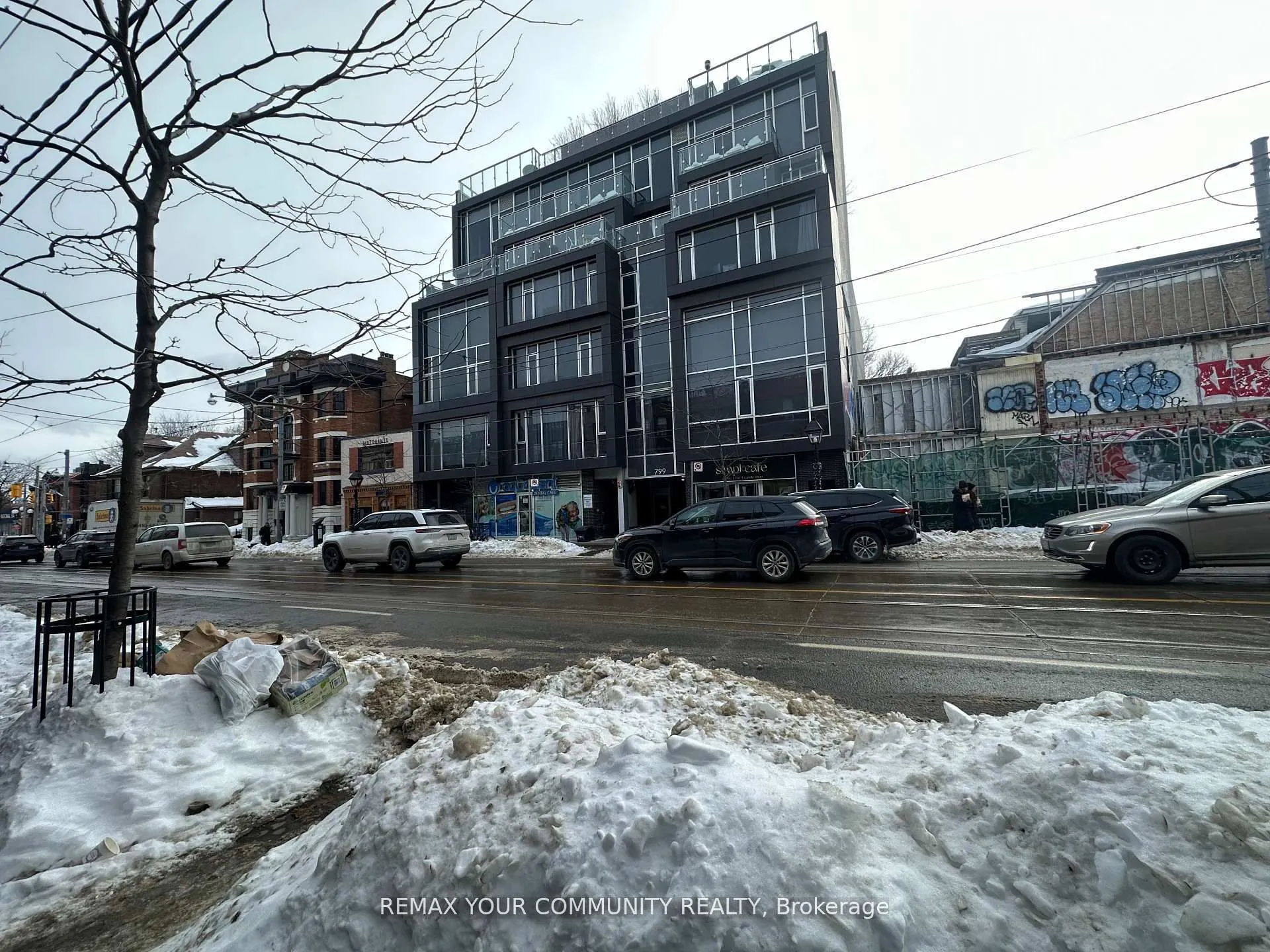 799 College Street #101