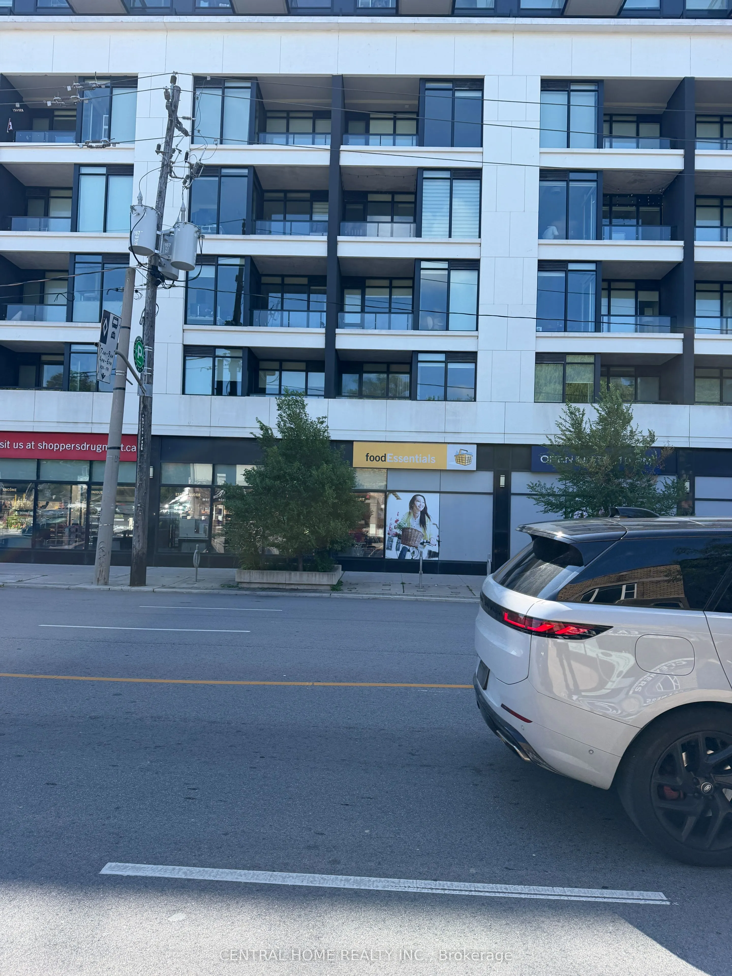 924 Eglinton Avenue W