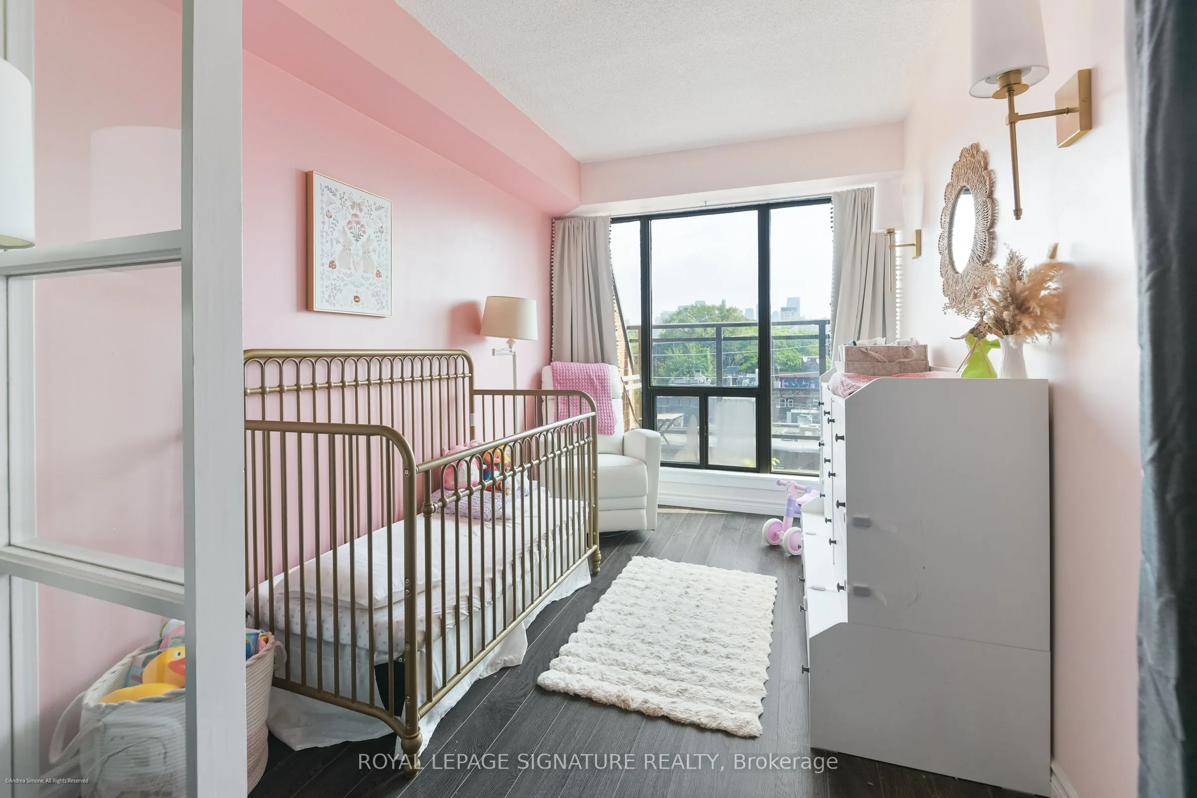 456 College Street #415