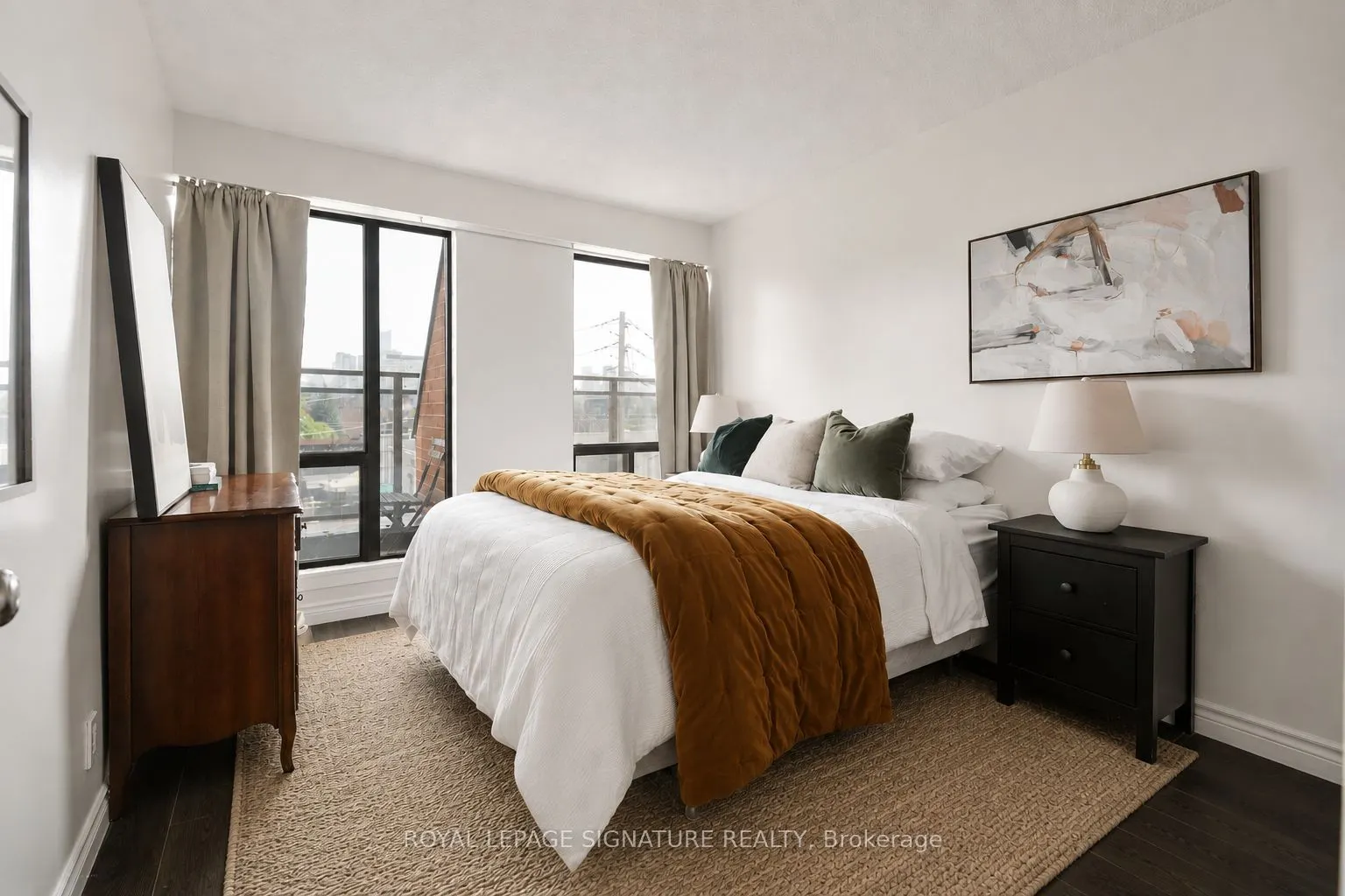 456 College Street #415