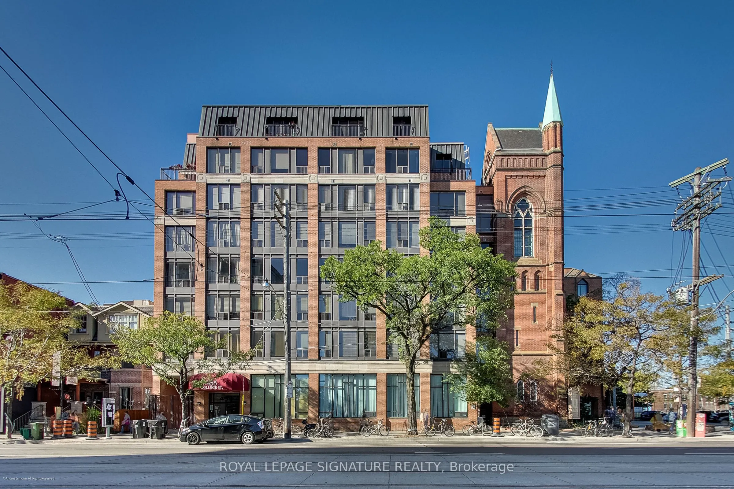 456 College Street #415