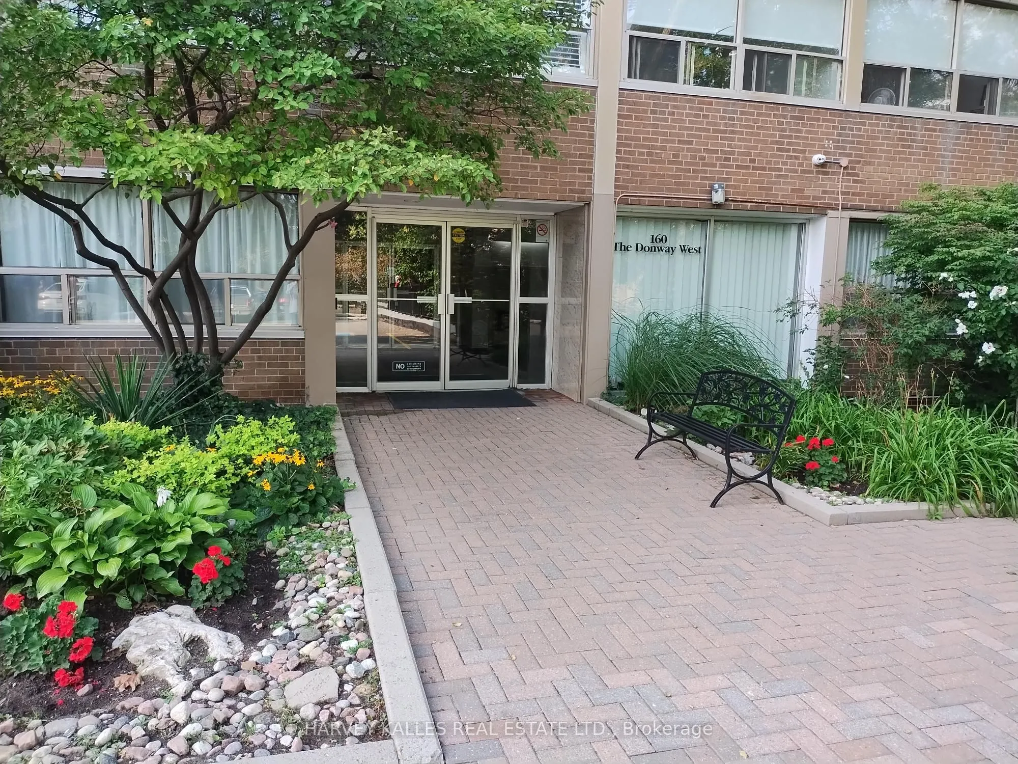 160 The Donway W #411