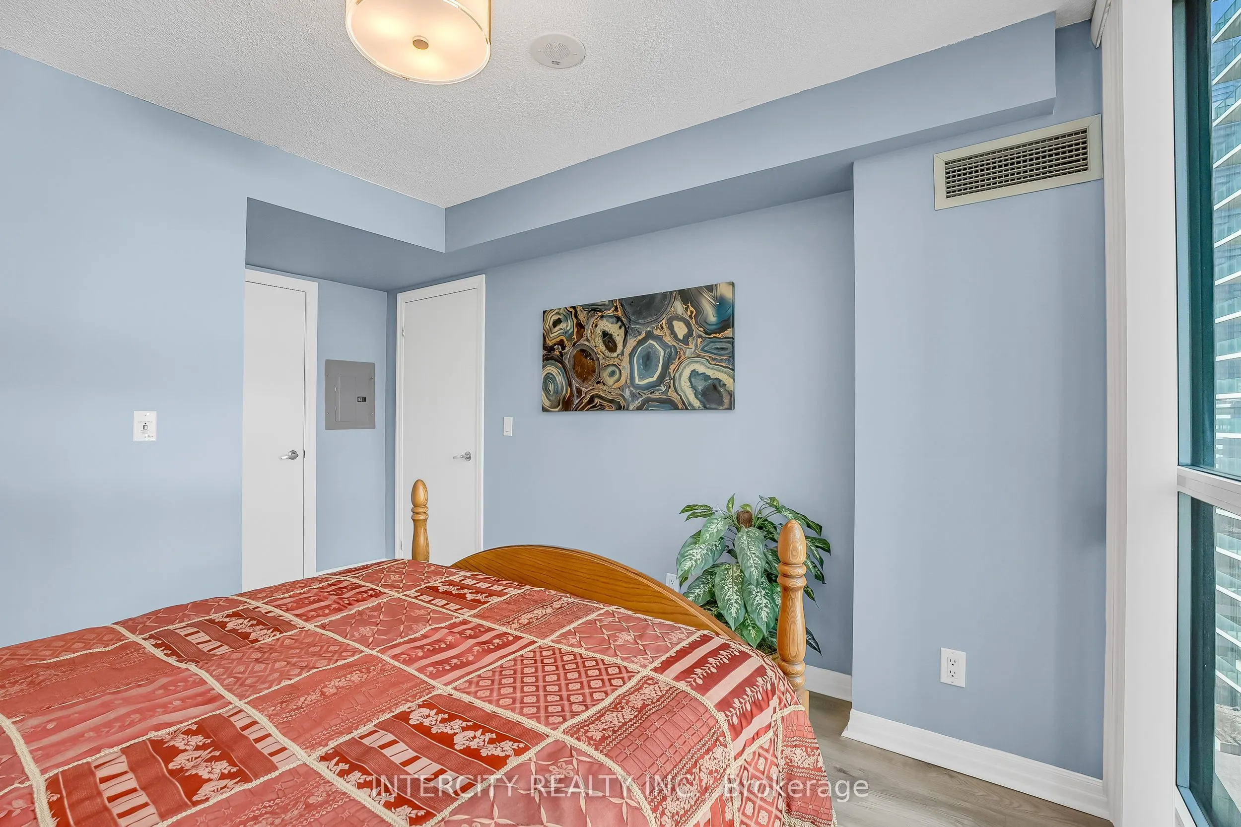 12 Yonge Street #1010