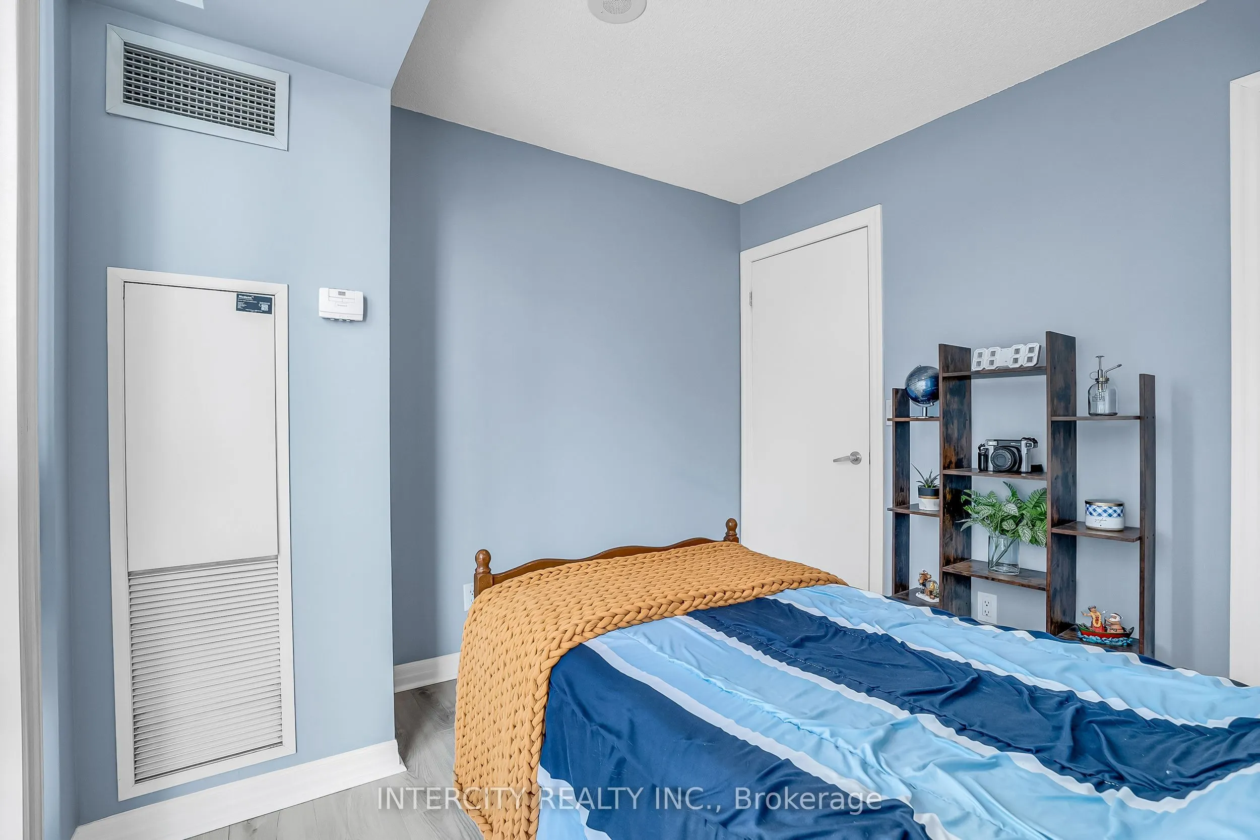 12 Yonge Street #1010