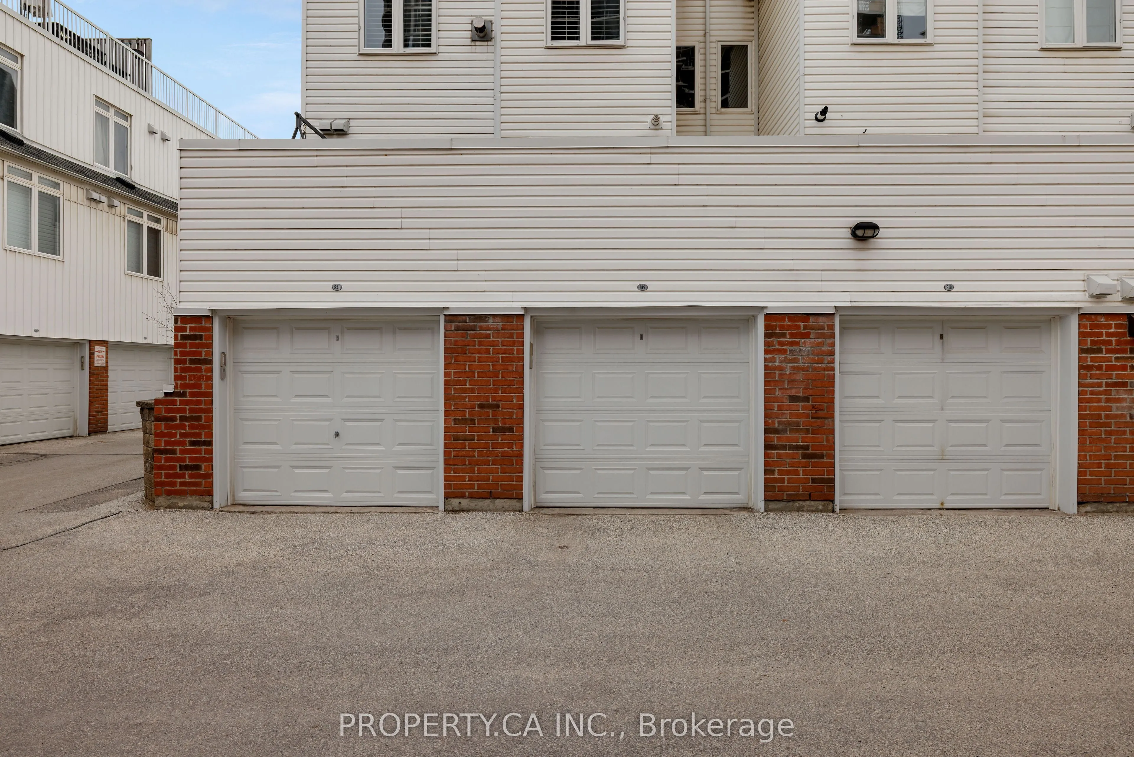 12 Sudbury Street #819
