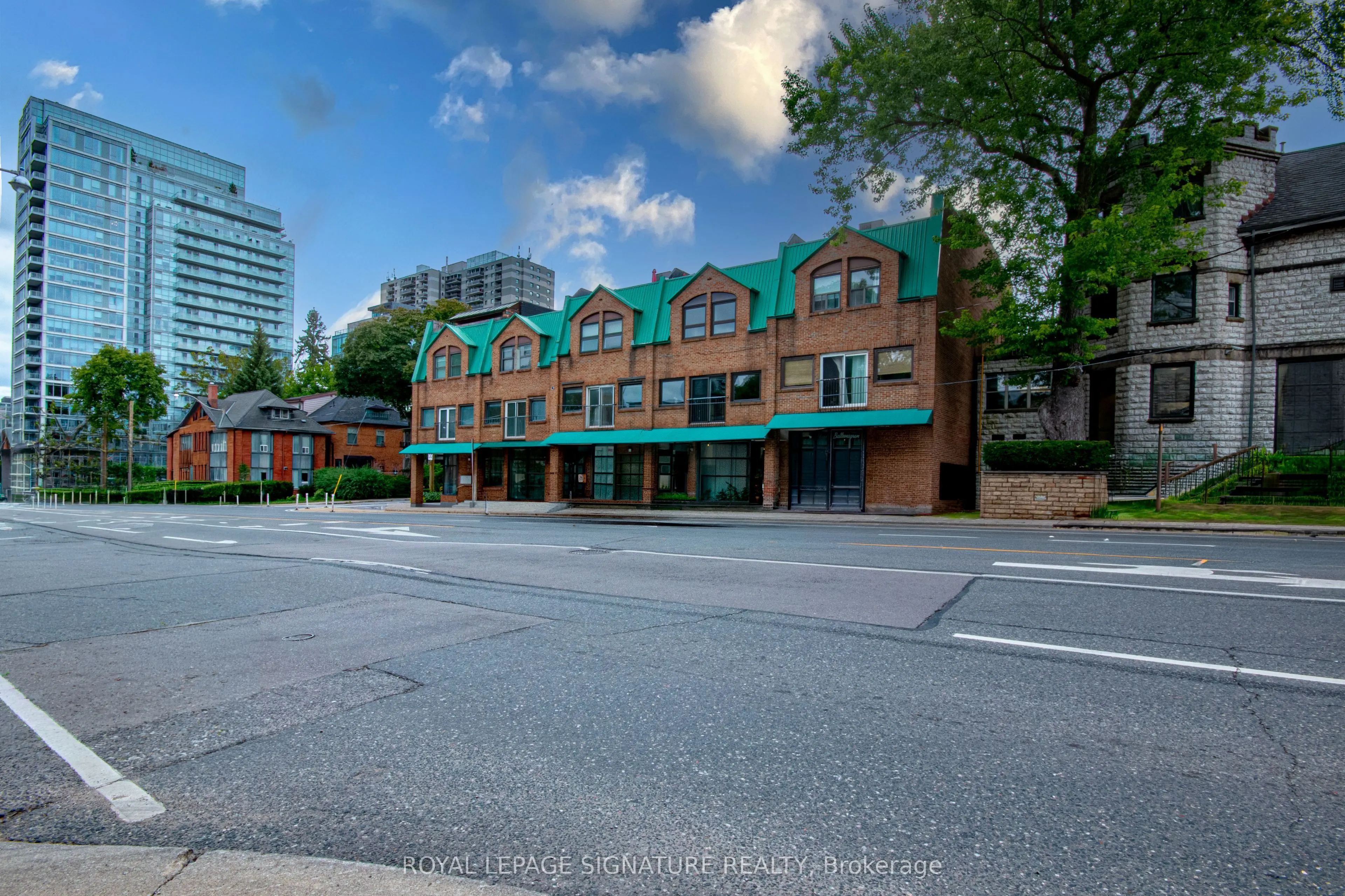220 Avenue Road #4