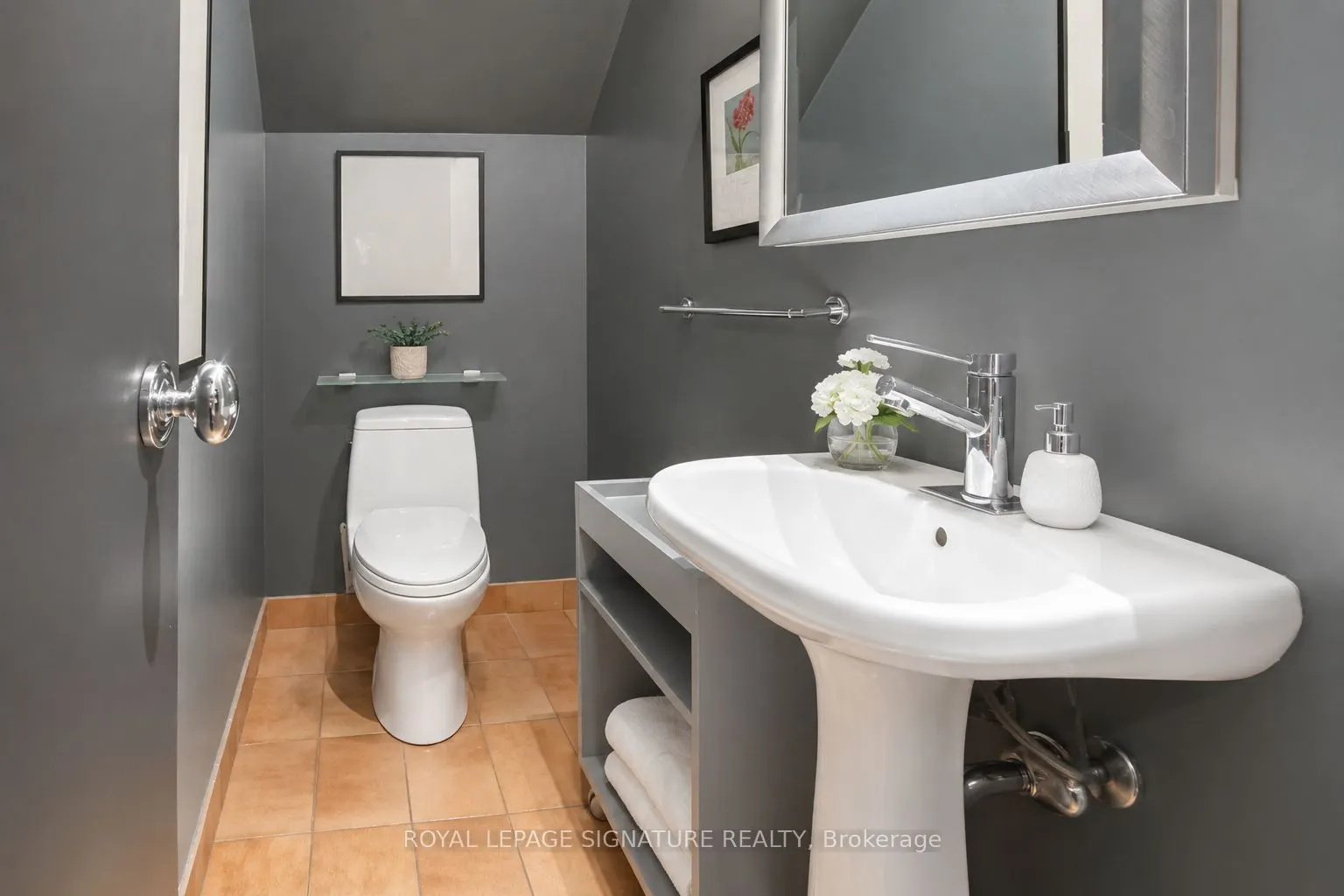 220 Avenue Road #4