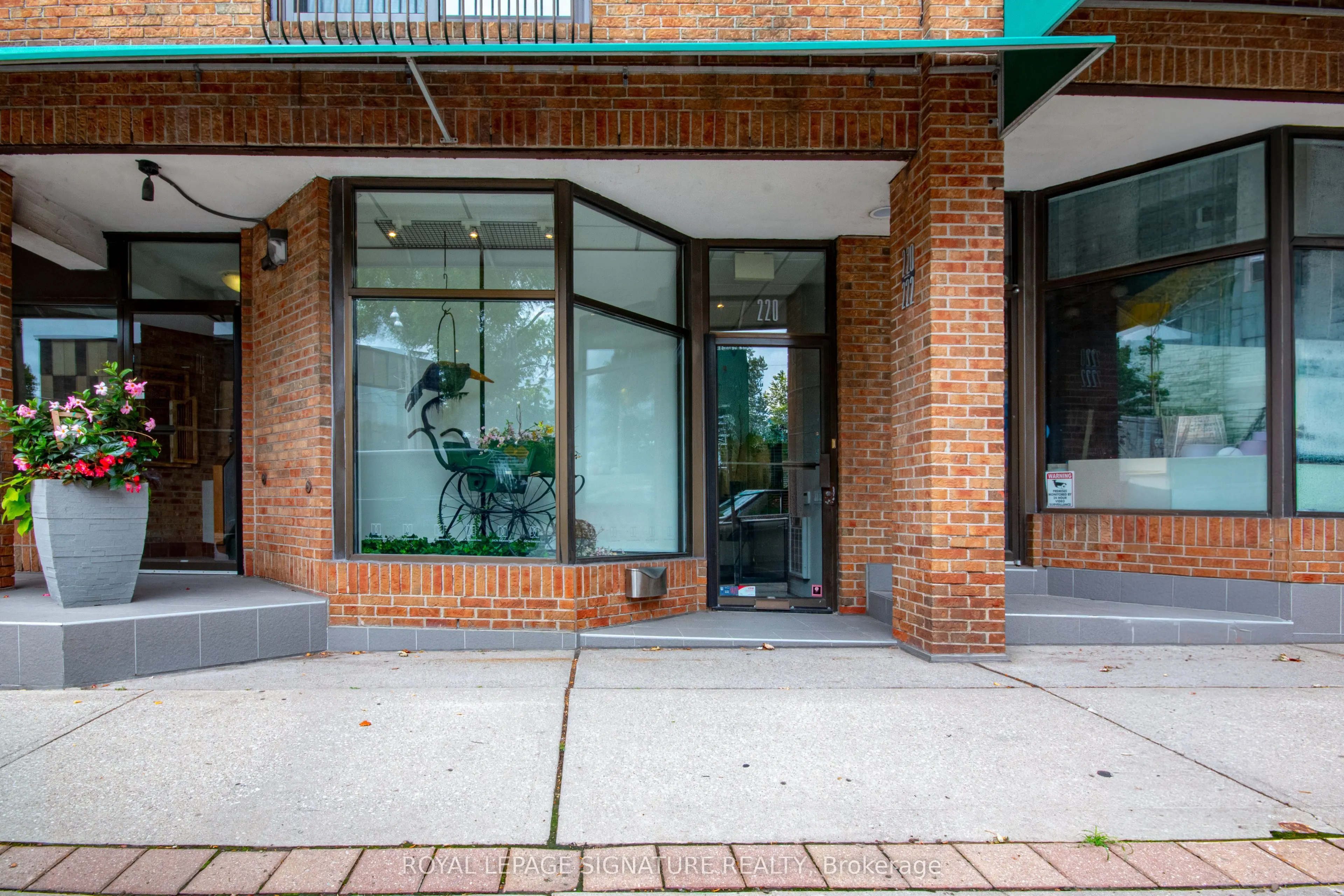 220 Avenue Road #4