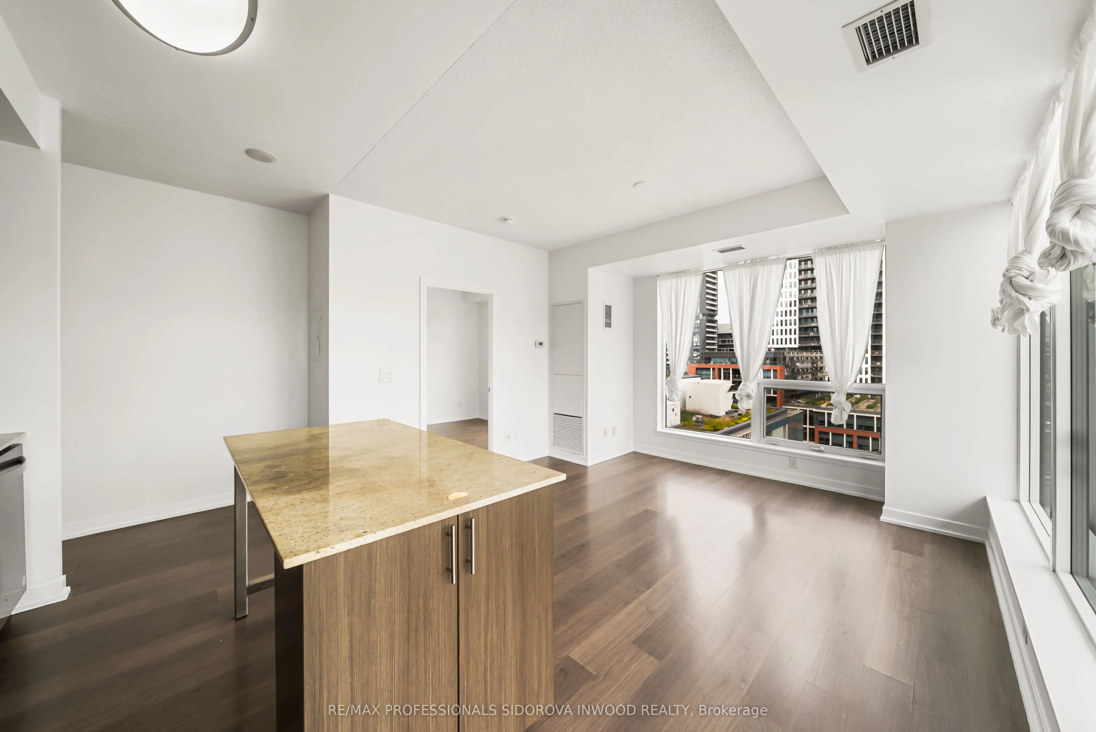 225 Sackville Street #703