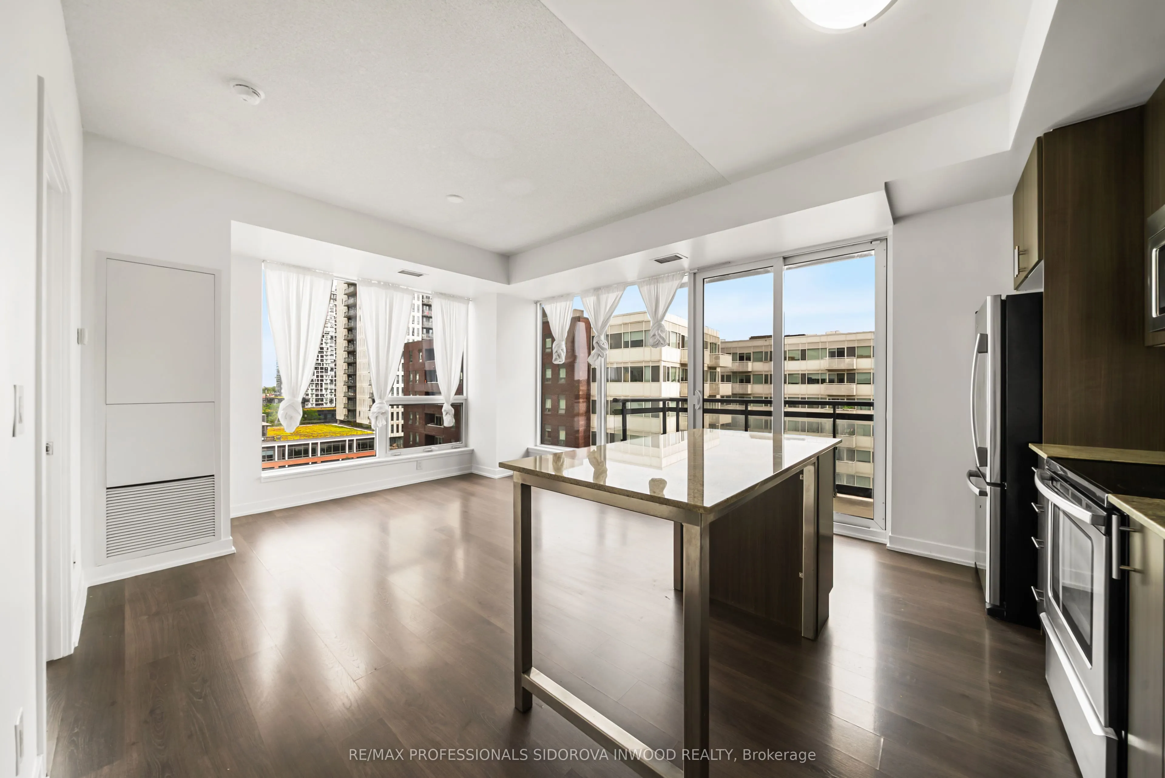 225 Sackville Street #703