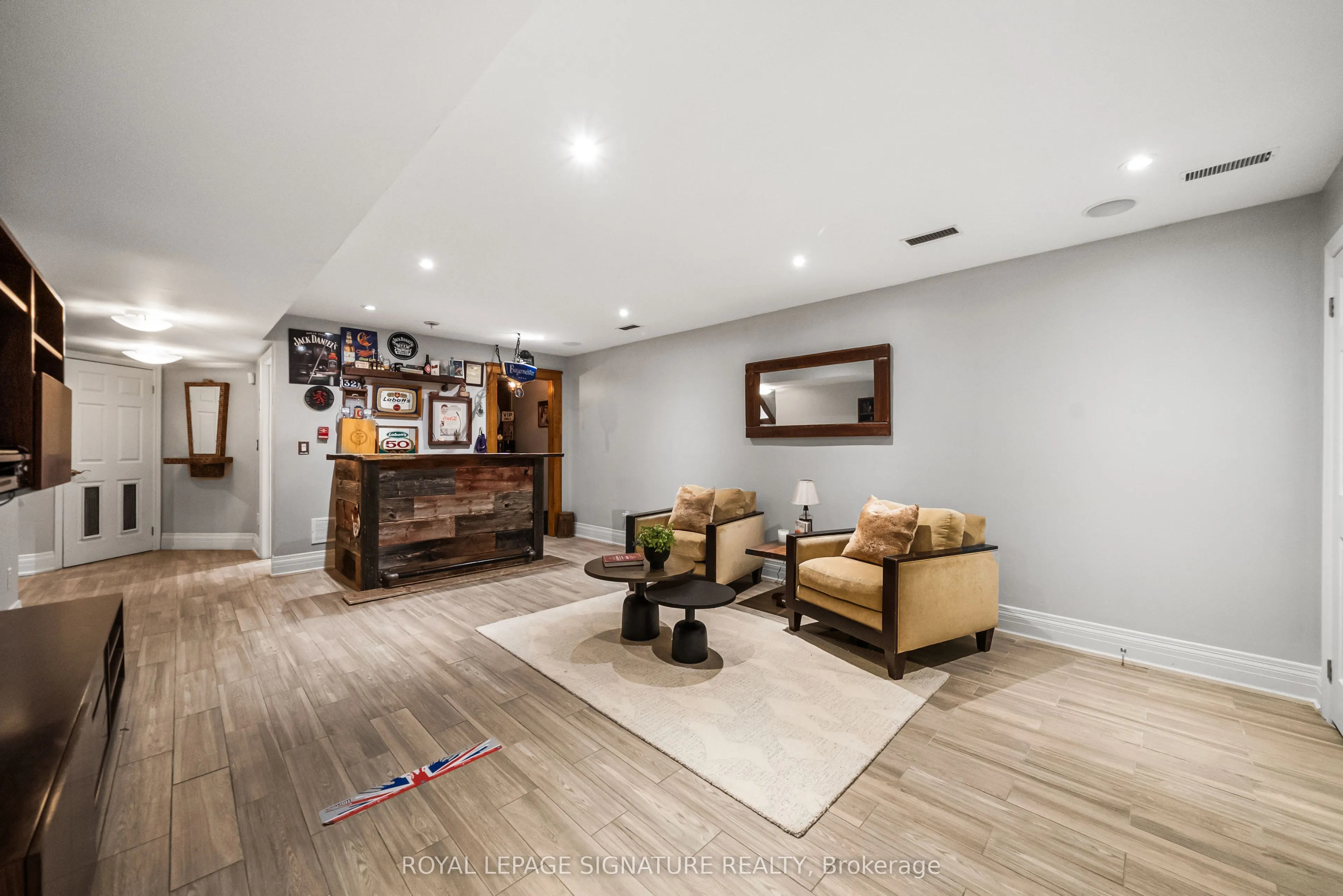 39 Regina Avenue