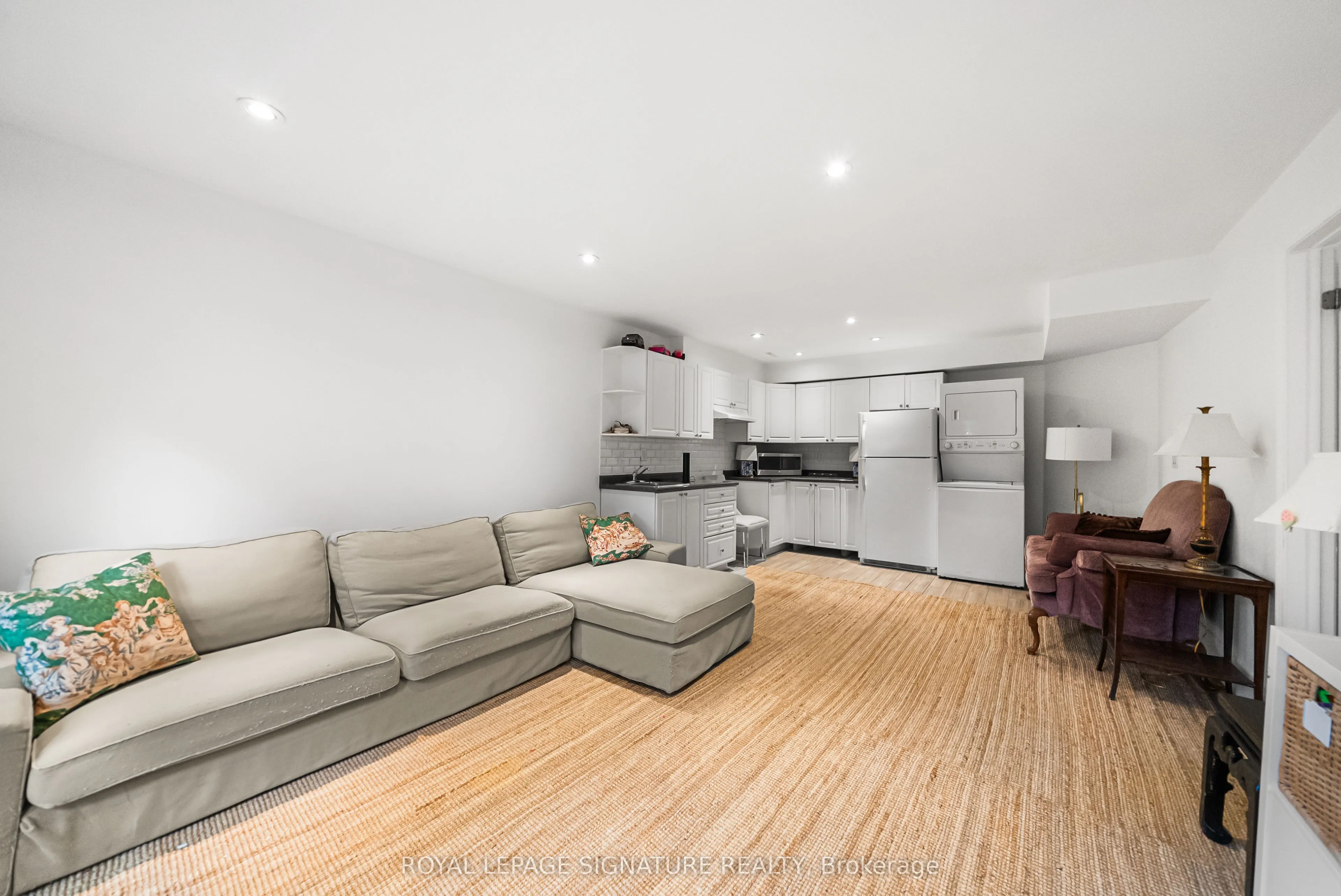 39 Regina Avenue