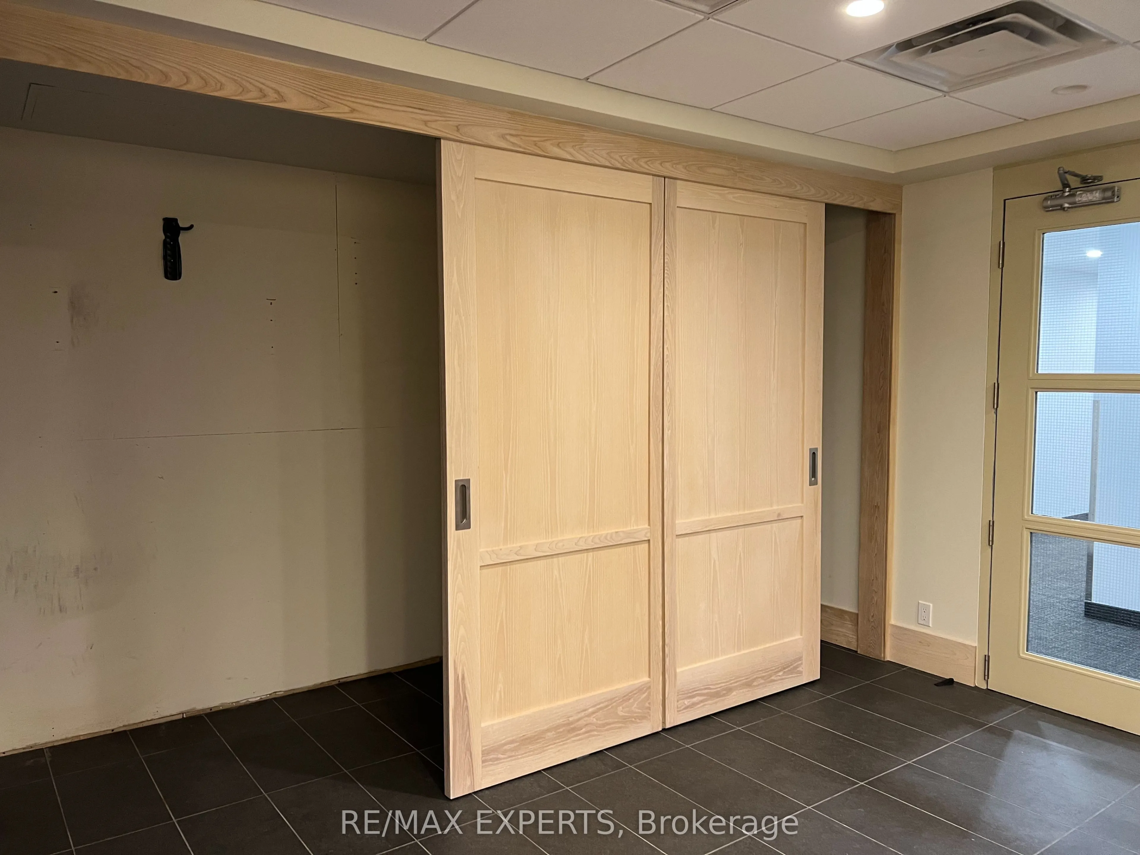 720 Spadina Avenue #410
