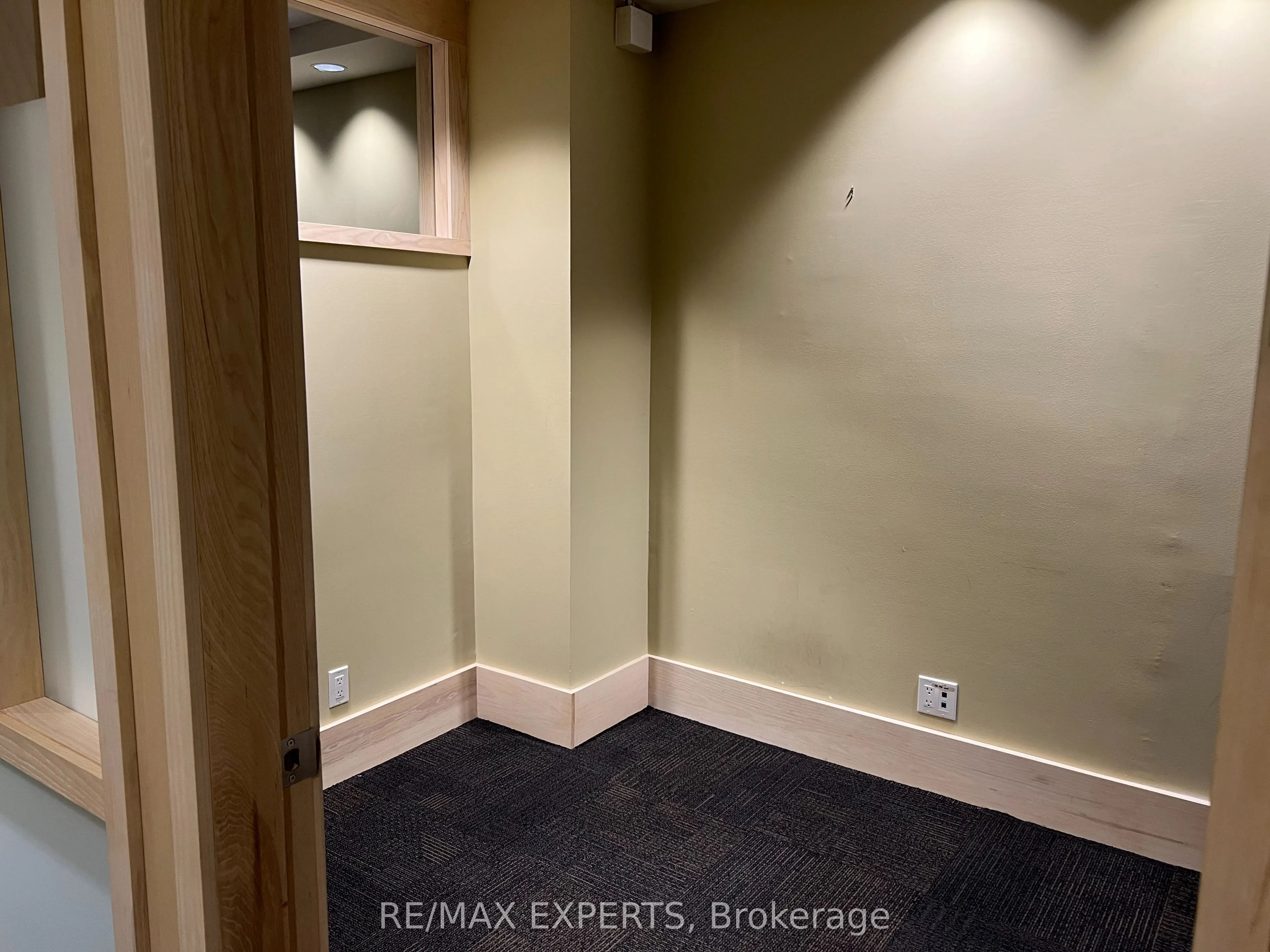 720 Spadina Avenue #410