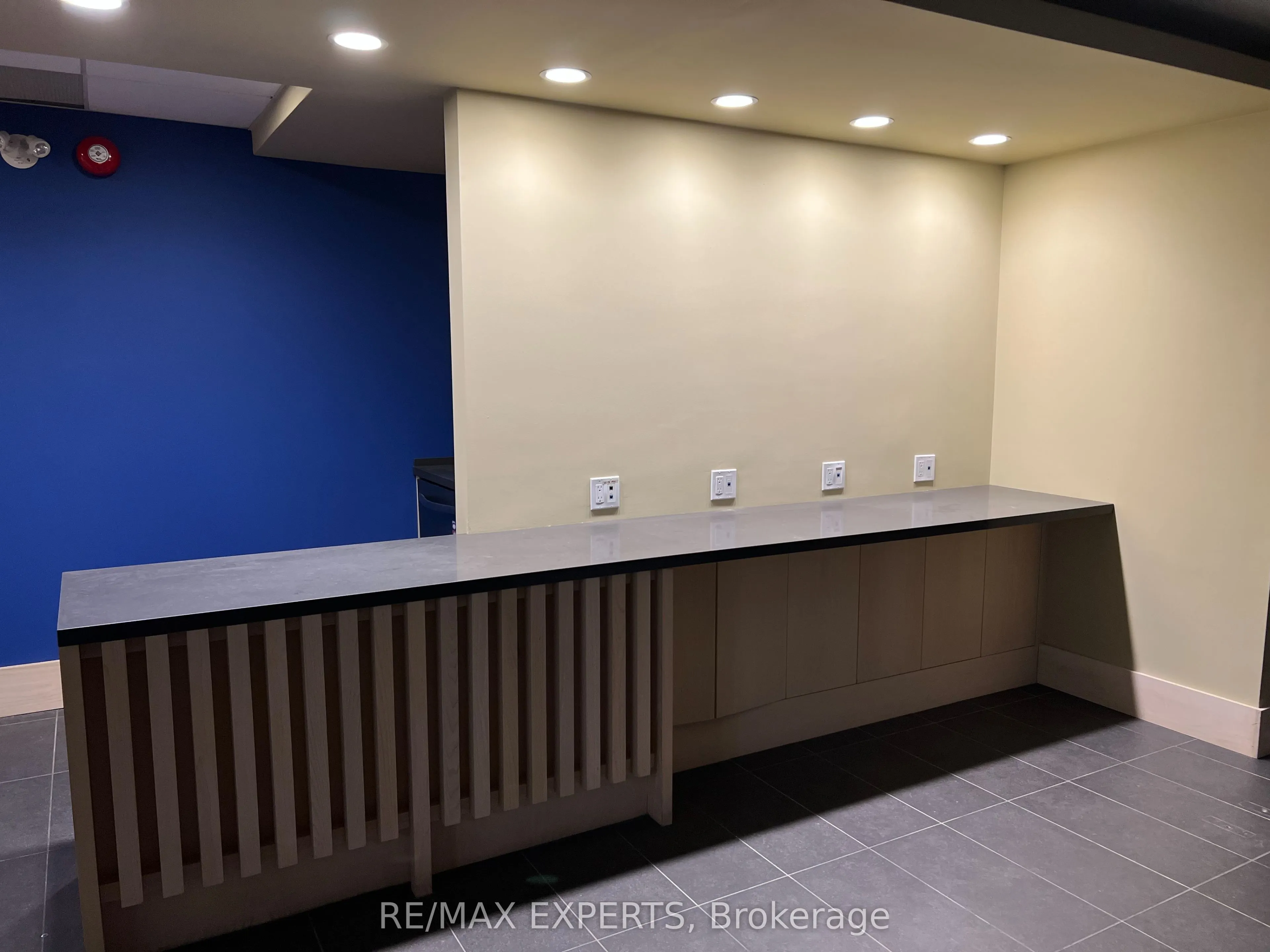 720 Spadina Avenue #410