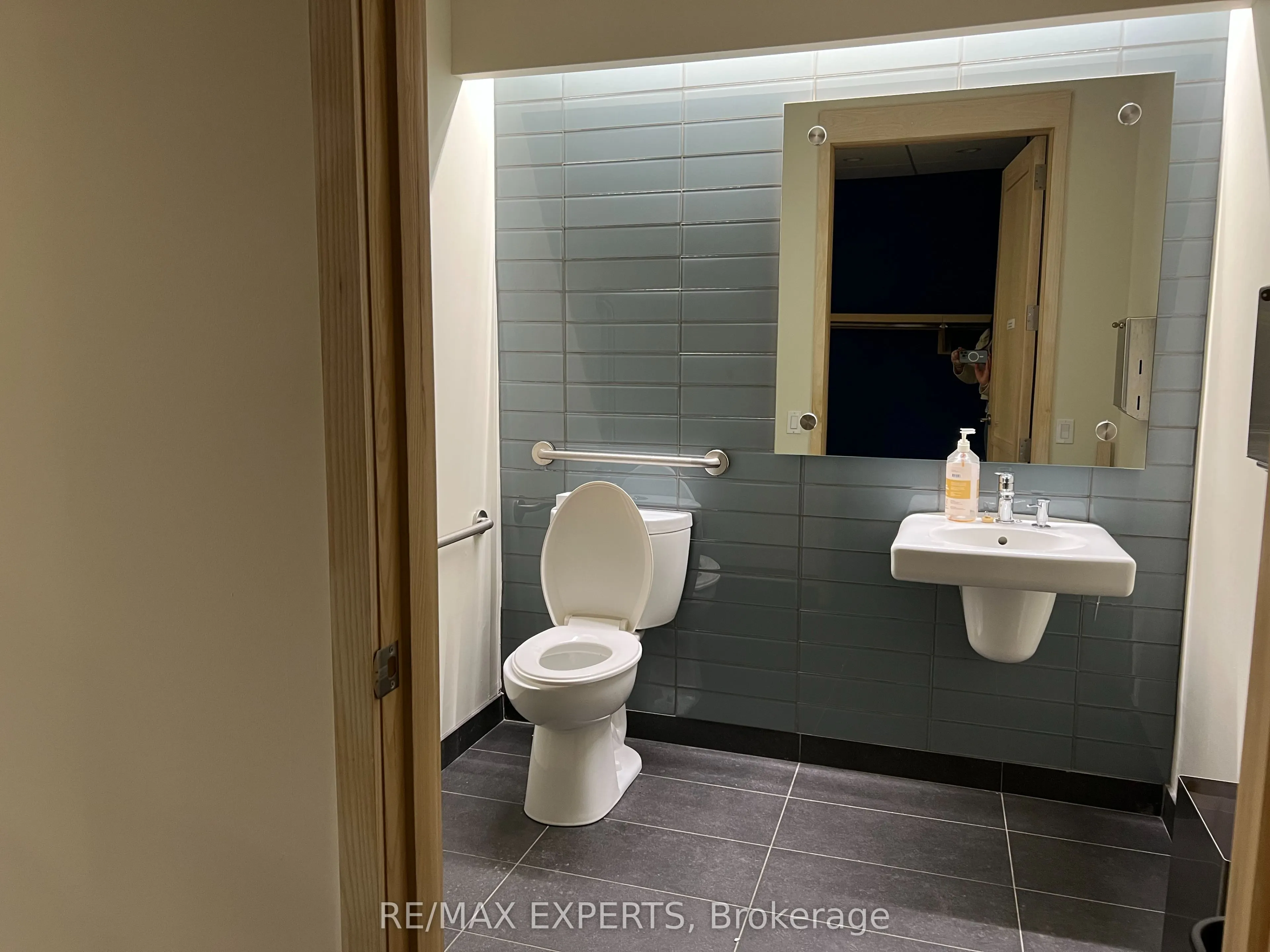 720 Spadina Avenue #410