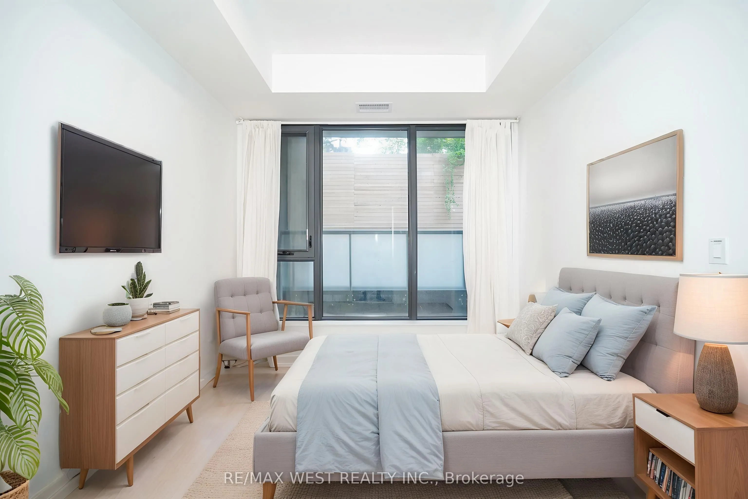 840 St Clair Avenue W #205