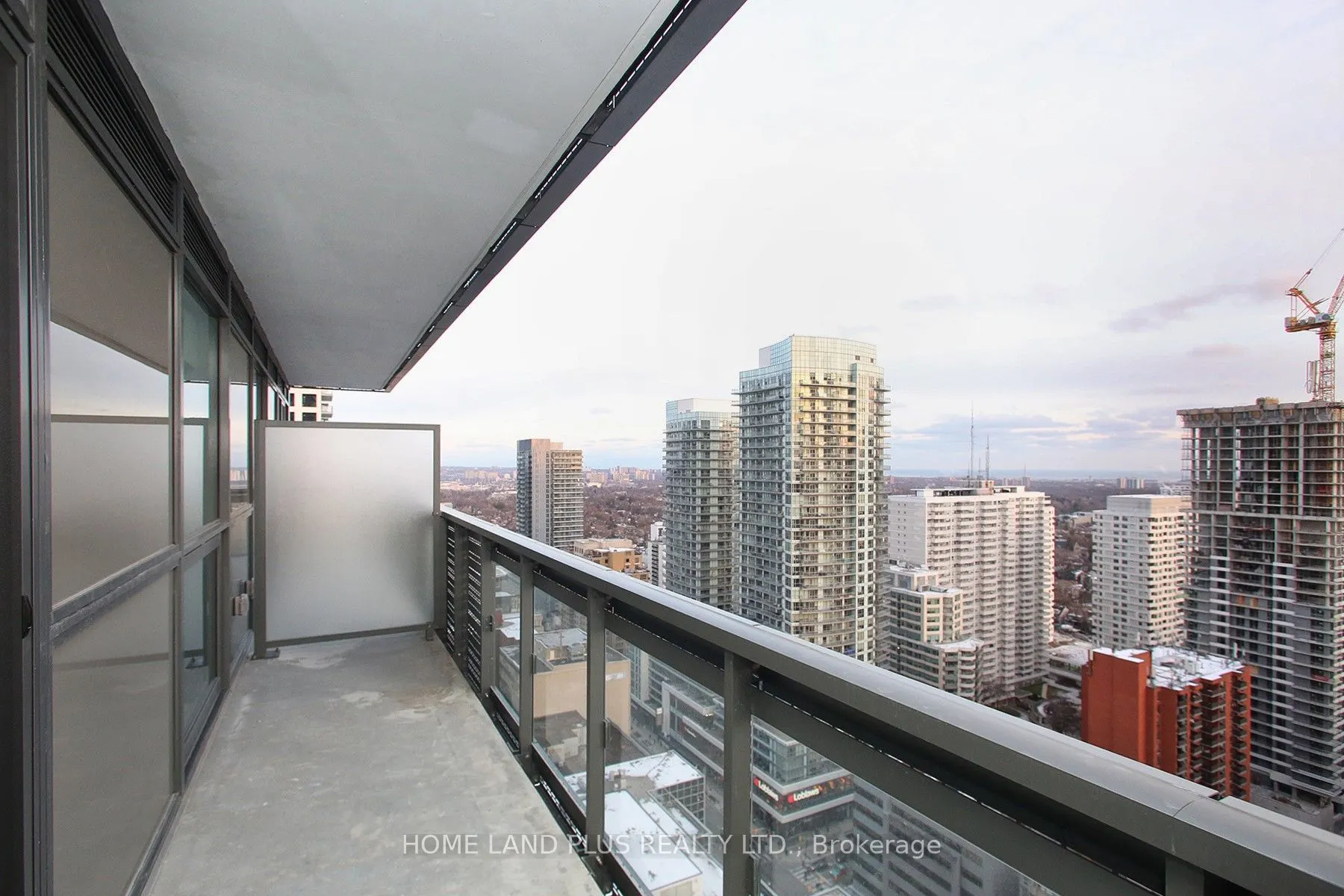 39 Roehampton Avenue #2704