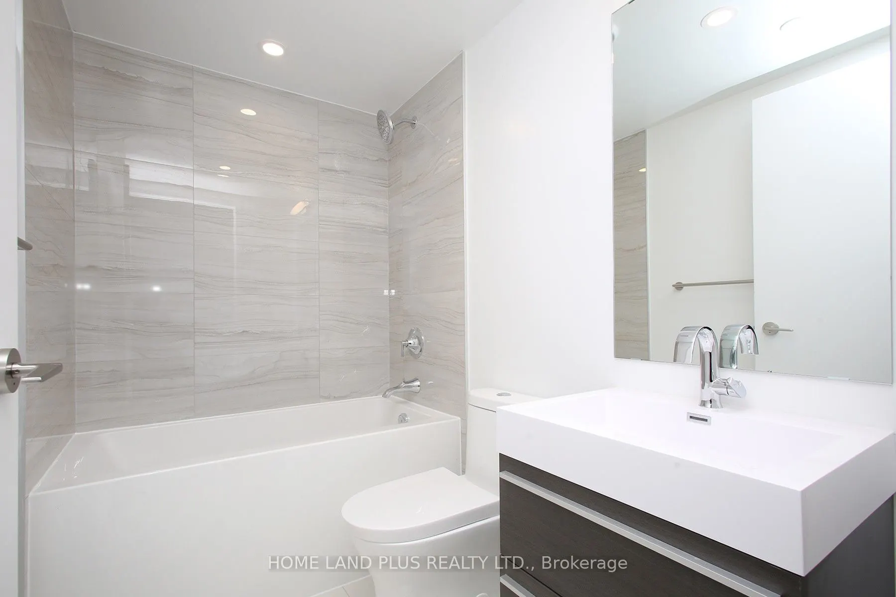 39 Roehampton Avenue #2704