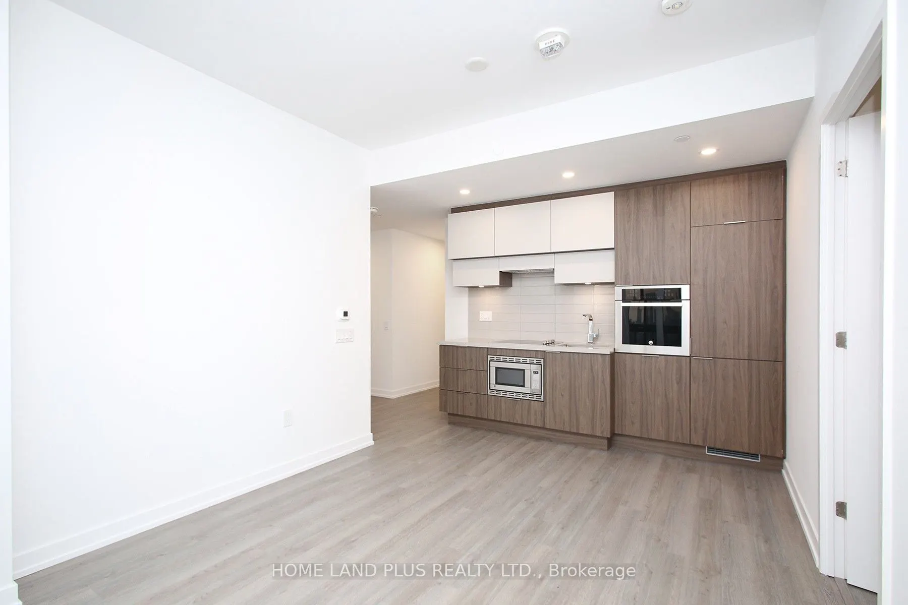 39 Roehampton Avenue #2704