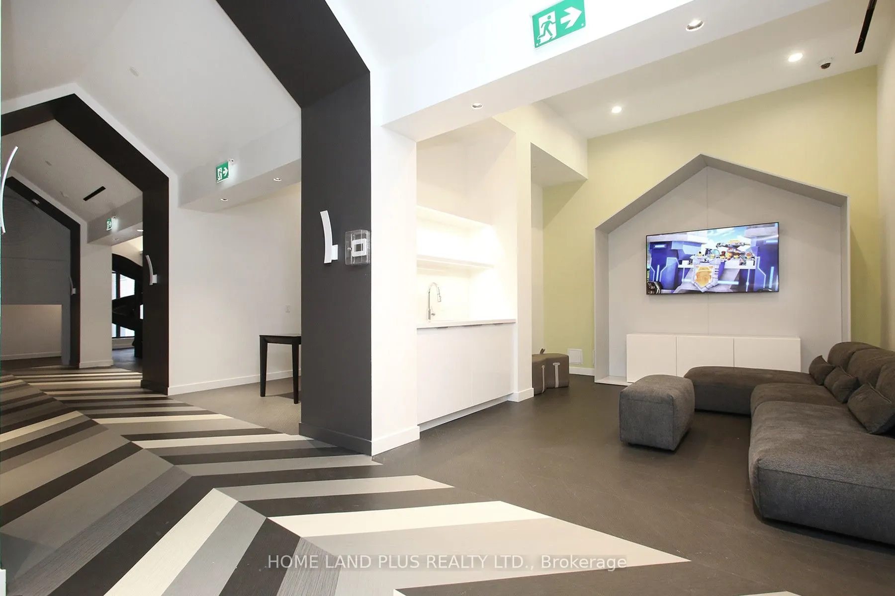 39 Roehampton Avenue #2704