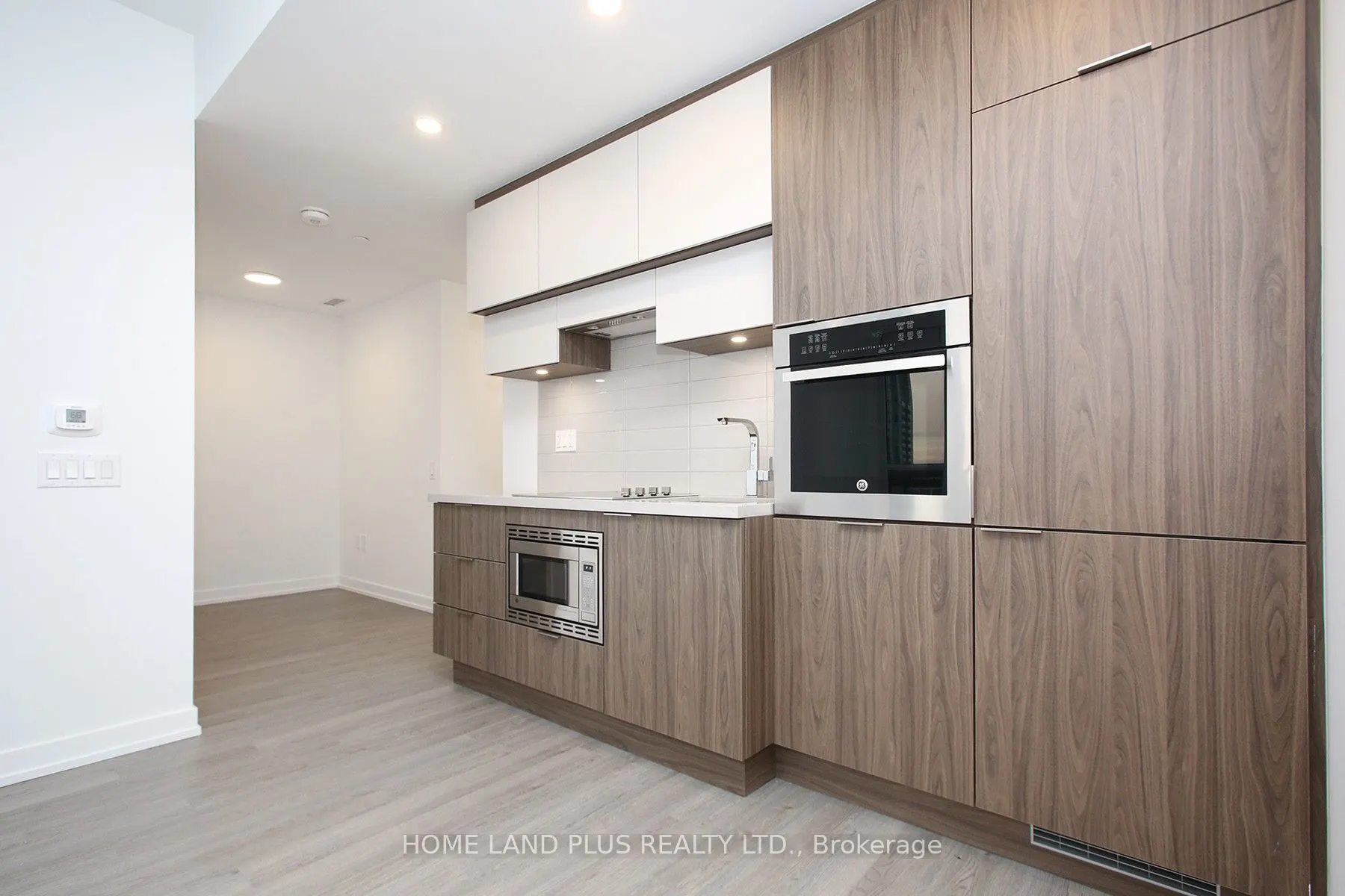39 Roehampton Avenue #2704