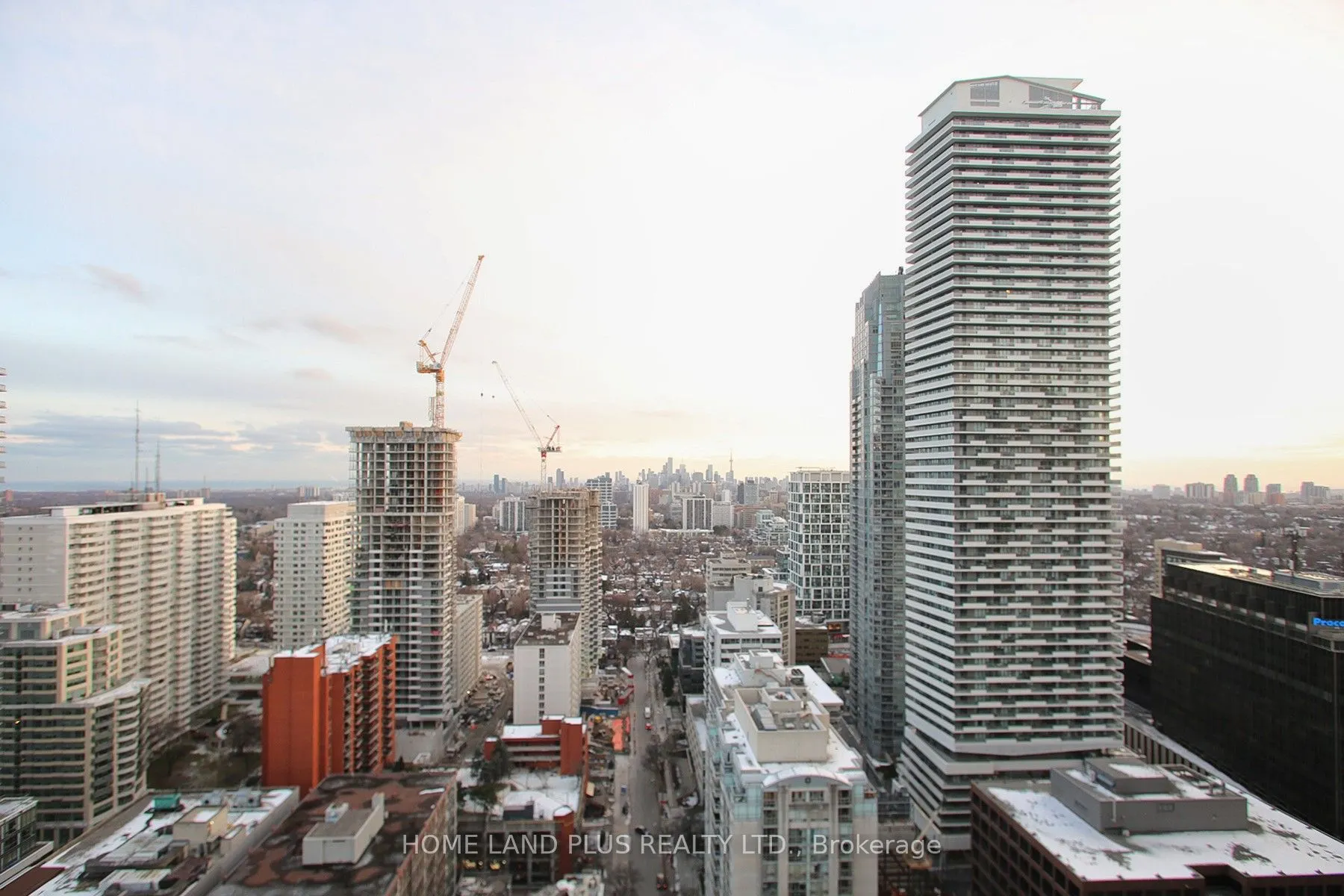 39 Roehampton Avenue #2704