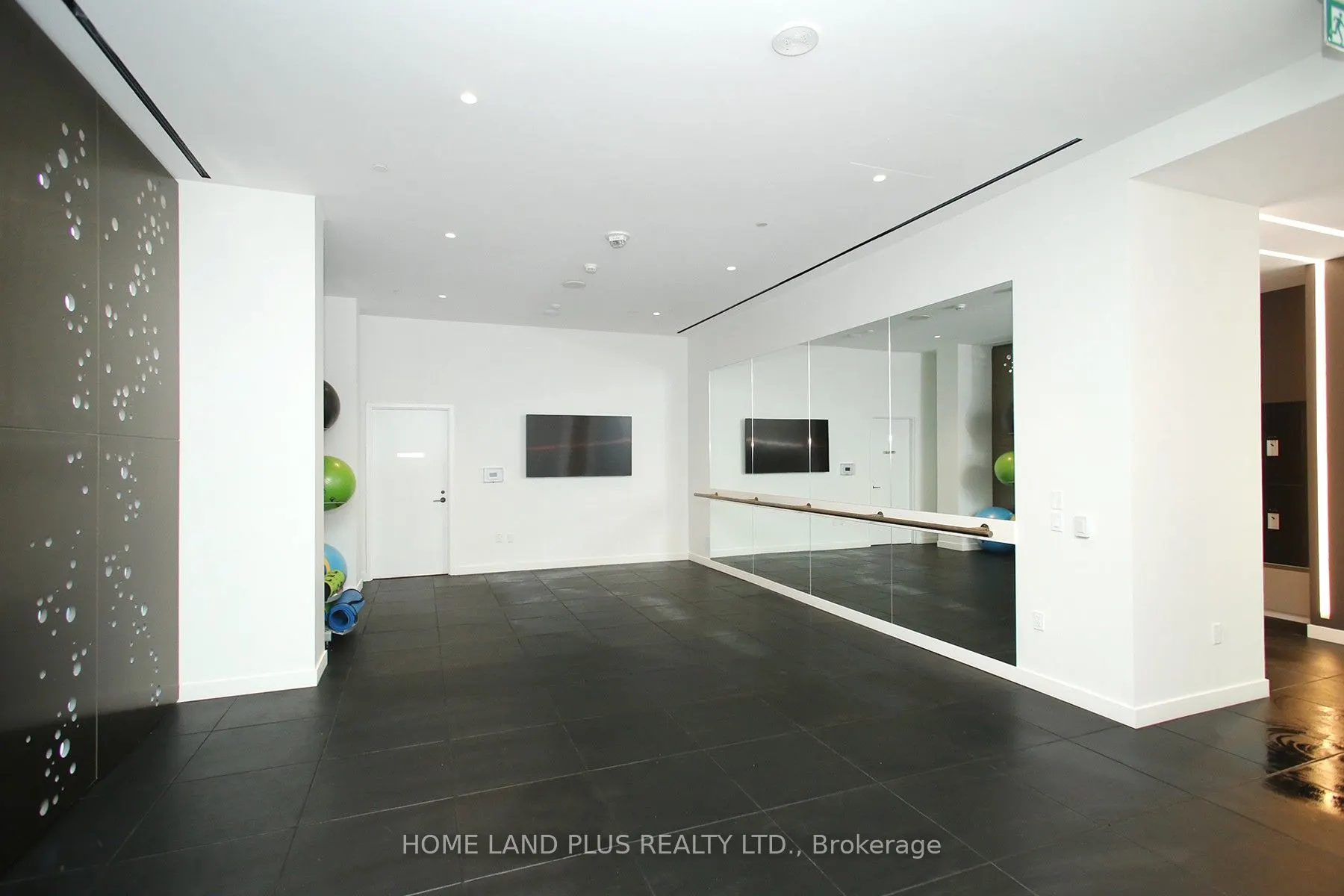 39 Roehampton Avenue #2704