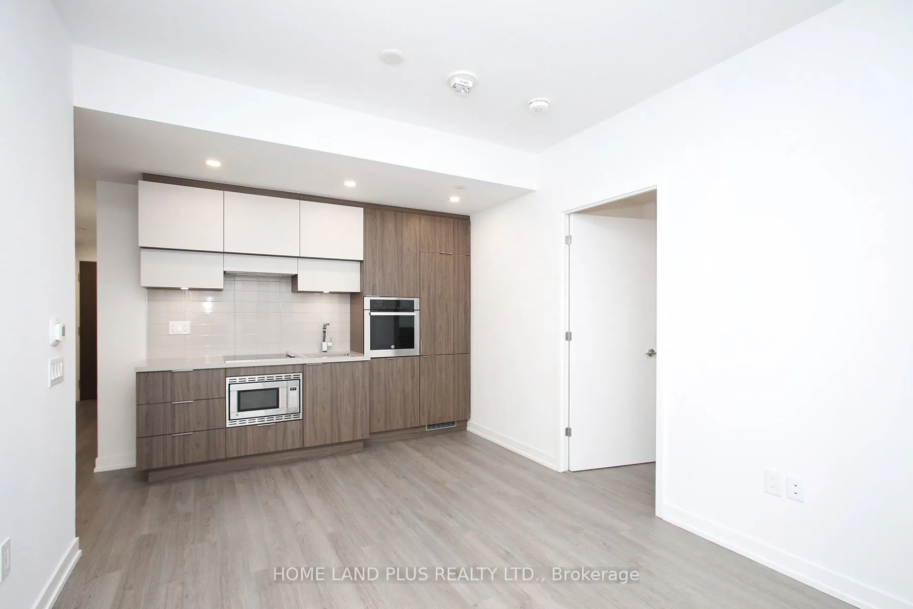 39 Roehampton Avenue #2704
