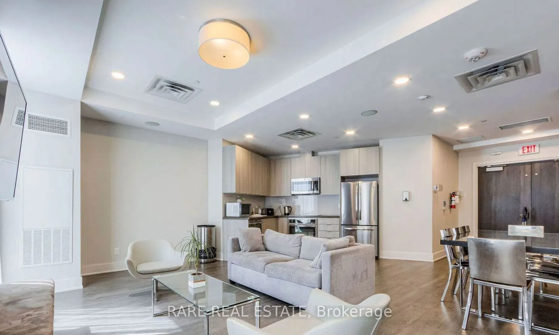 50 Bruyeres Mews #905