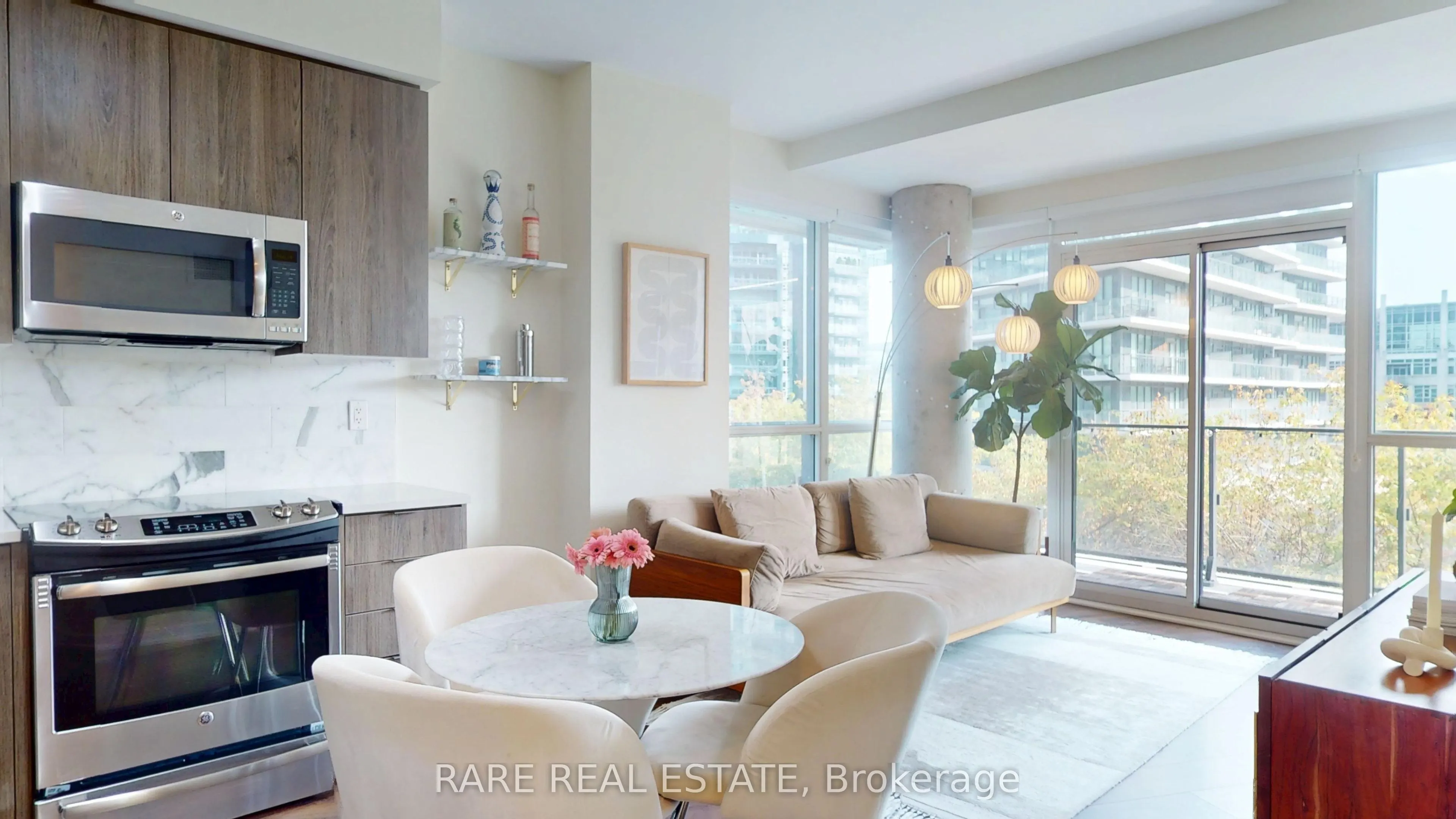50 Bruyeres Mews #905